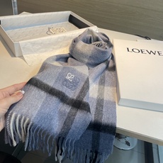 上新!Loewe · 罗意威️难得一见的温柔配色,低调又不失优雅❗️】重点推荐❗️双面配色,一条围巾两种风格搭配,高级舒 上新!Loewe · 罗意威️难得一见的温柔配色,低调又不失优雅❗️】重点推荐❗️双面配色,一条围巾两种风格搭配,高级舒