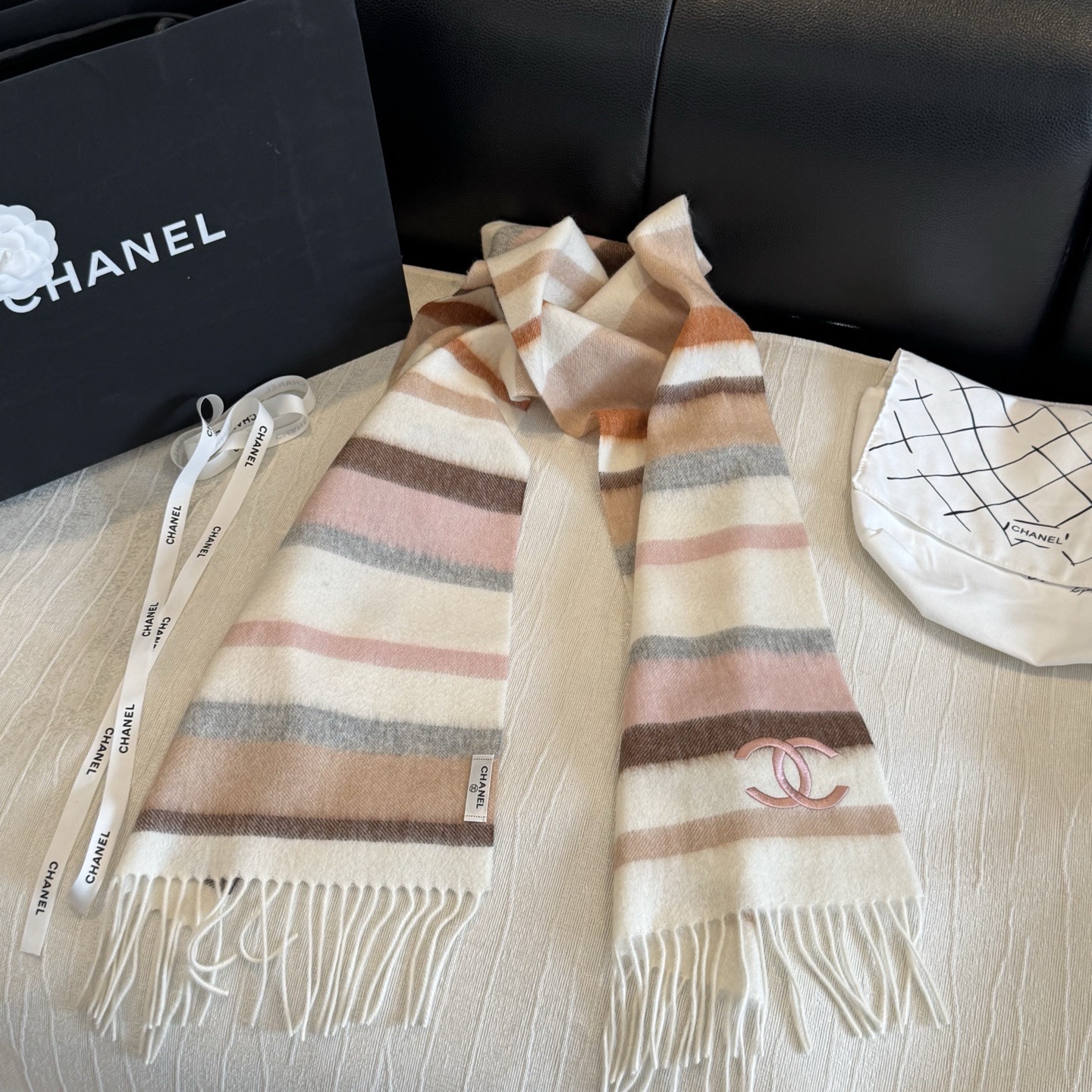 🆕 【CHANEL·香奈儿 】喜欢有颜值，高质量的亲可入手，名媛单品，无论怎么搭配都是满满的气质感，100%极品山羊绒水