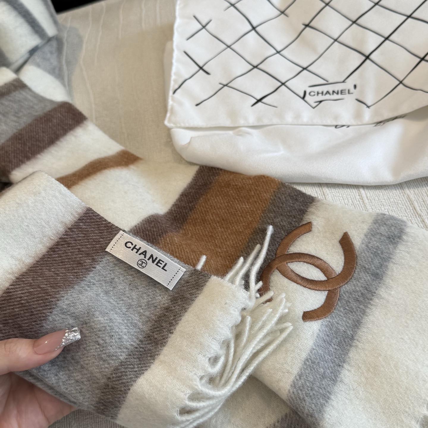 🆕 【CHANEL·香奈儿 】喜欢有颜值，高质量的亲可入手，名媛单品，无论怎么搭配都是满满的气质感，100%极品山羊绒水