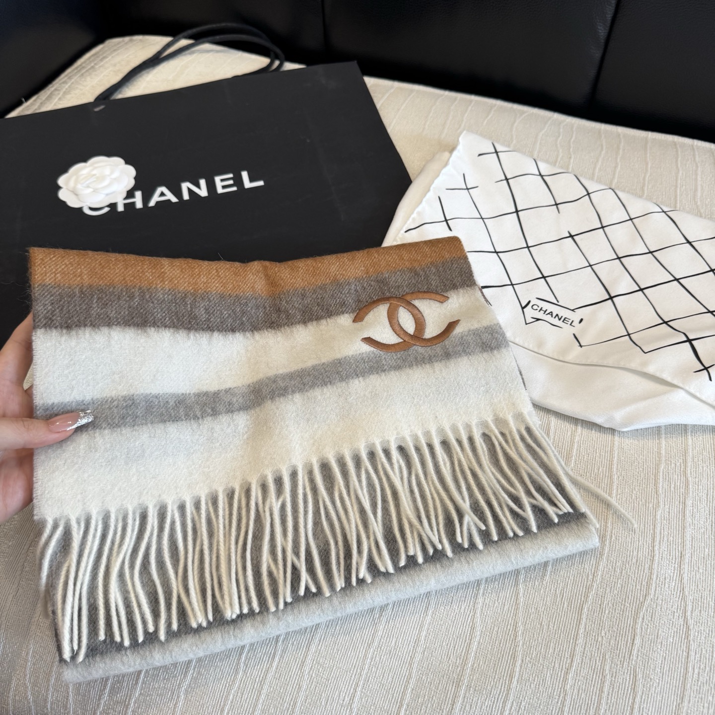 🆕 【CHANEL·香奈儿 】喜欢有颜值，高质量的亲可入手，名媛单品，无论怎么搭配都是满满的气质感，100%极品山羊绒水