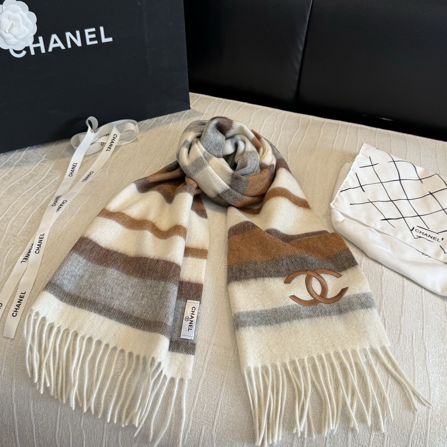 🆕 【CHANEL·香奈儿 】喜欢有颜值，高质量的亲可入手，名媛单品，无论怎么搭配都是满满的气质感，100%极品山羊绒水