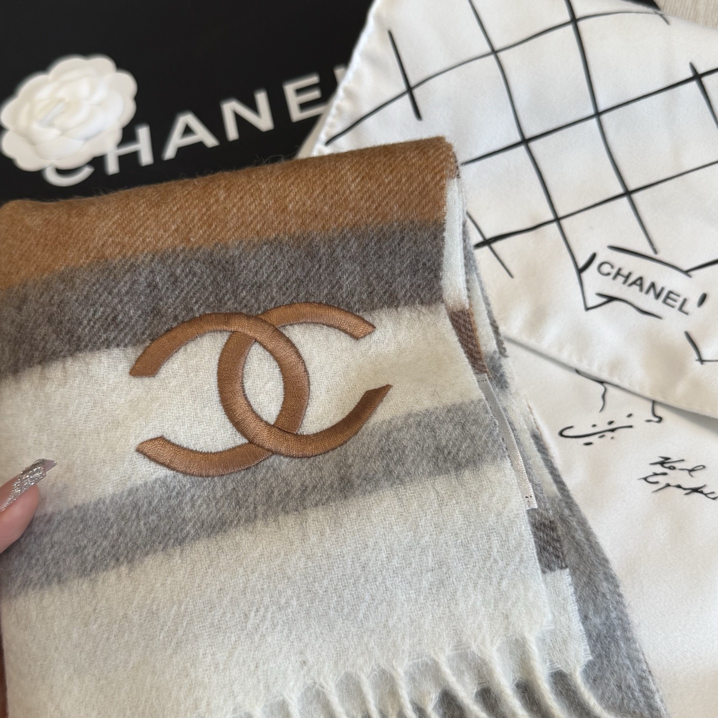 🆕 【CHANEL·香奈儿 】喜欢有颜值，高质量的亲可入手，名媛单品，无论怎么搭配都是满满的气质感，100%极品山羊绒水