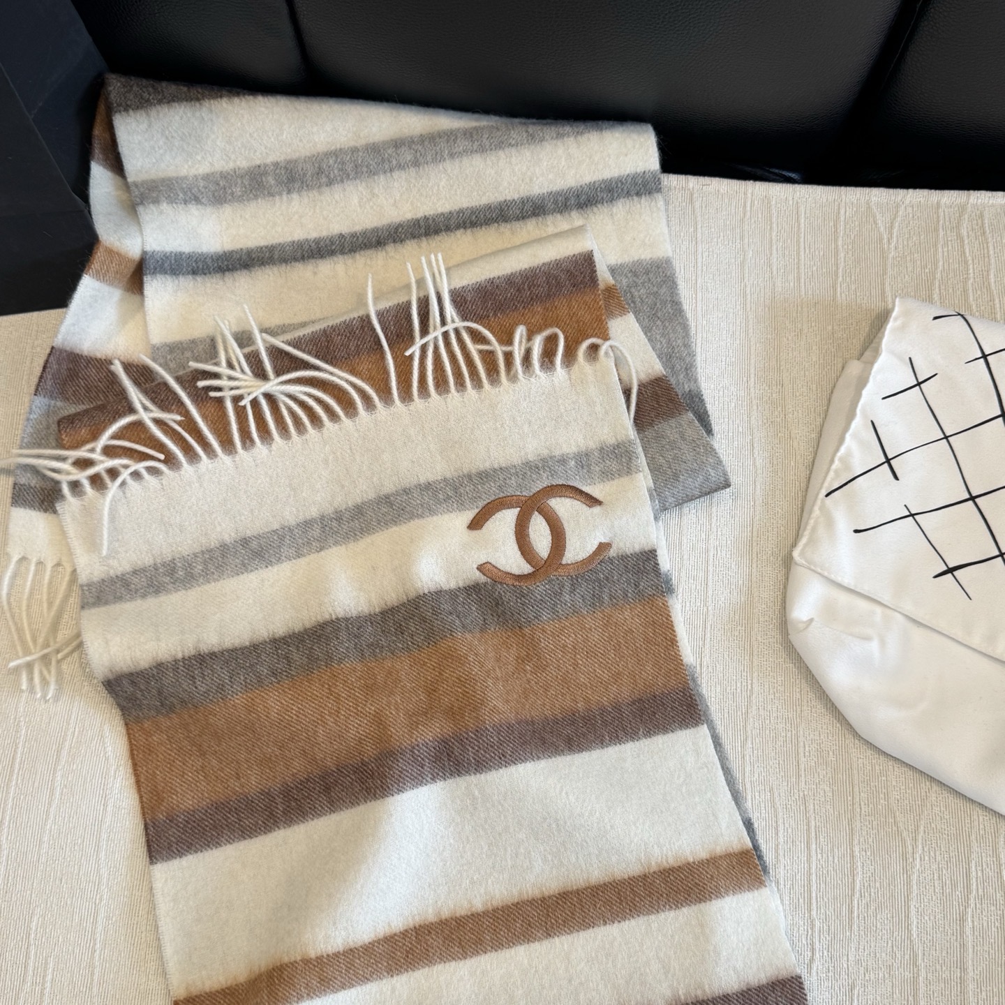 🆕 【CHANEL·香奈儿 】喜欢有颜值，高质量的亲可入手，名媛单品，无论怎么搭配都是满满的气质感，100%极品山羊绒水