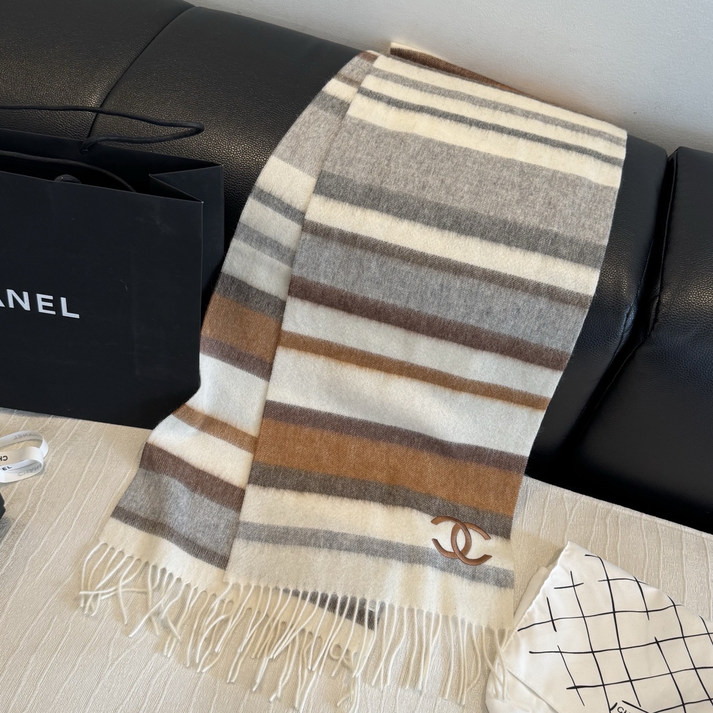 🆕 【CHANEL·香奈儿 】喜欢有颜值，高质量的亲可入手，名媛单品，无论怎么搭配都是满满的气质感，100%极品山羊绒水