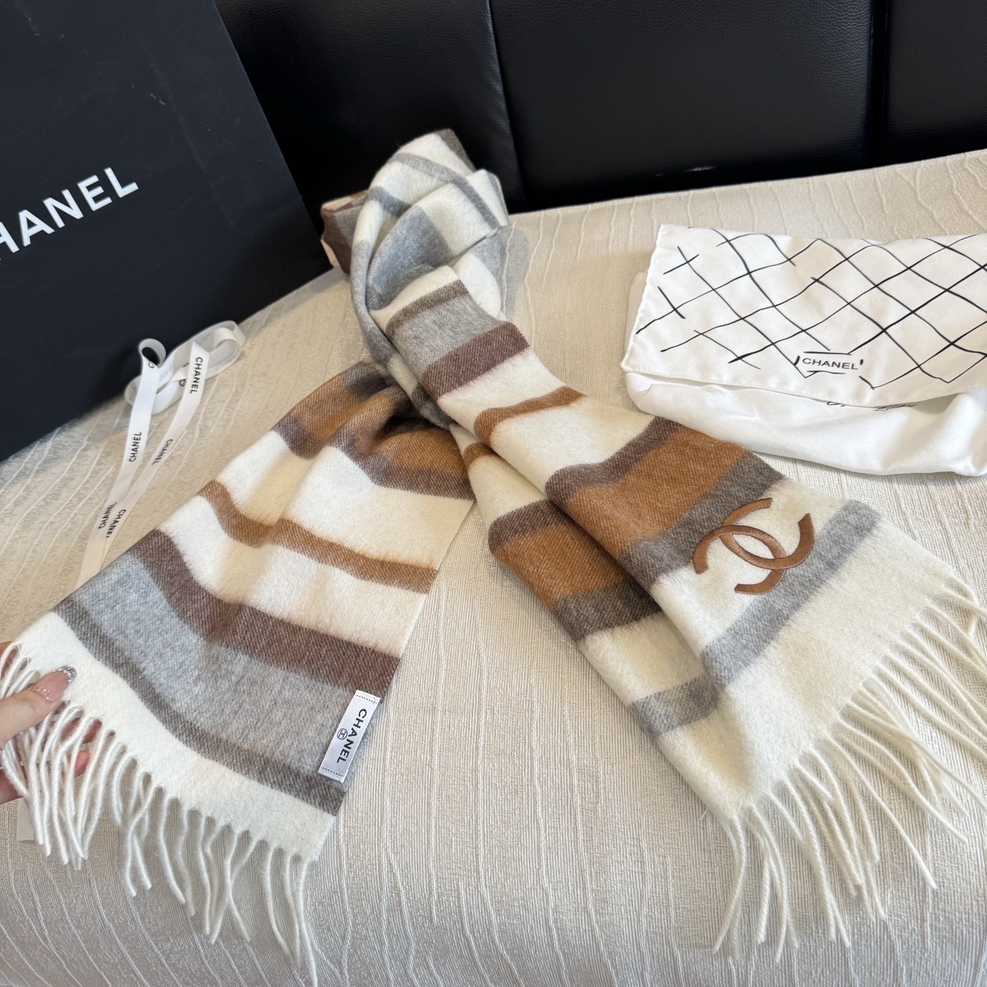 🆕 【CHANEL·香奈儿 】喜欢有颜值，高质量的亲可入手，名媛单品，无论怎么搭配都是满满的气质感，100%极品山羊绒水