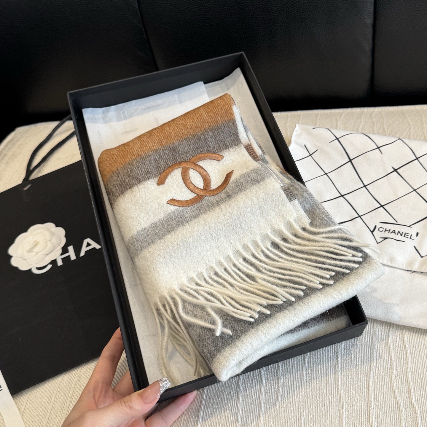 🆕 【CHANEL·香奈儿 】喜欢有颜值，高质量的亲可入手，名媛单品，无论怎么搭配都是满满的气质感，100%极品山羊绒水