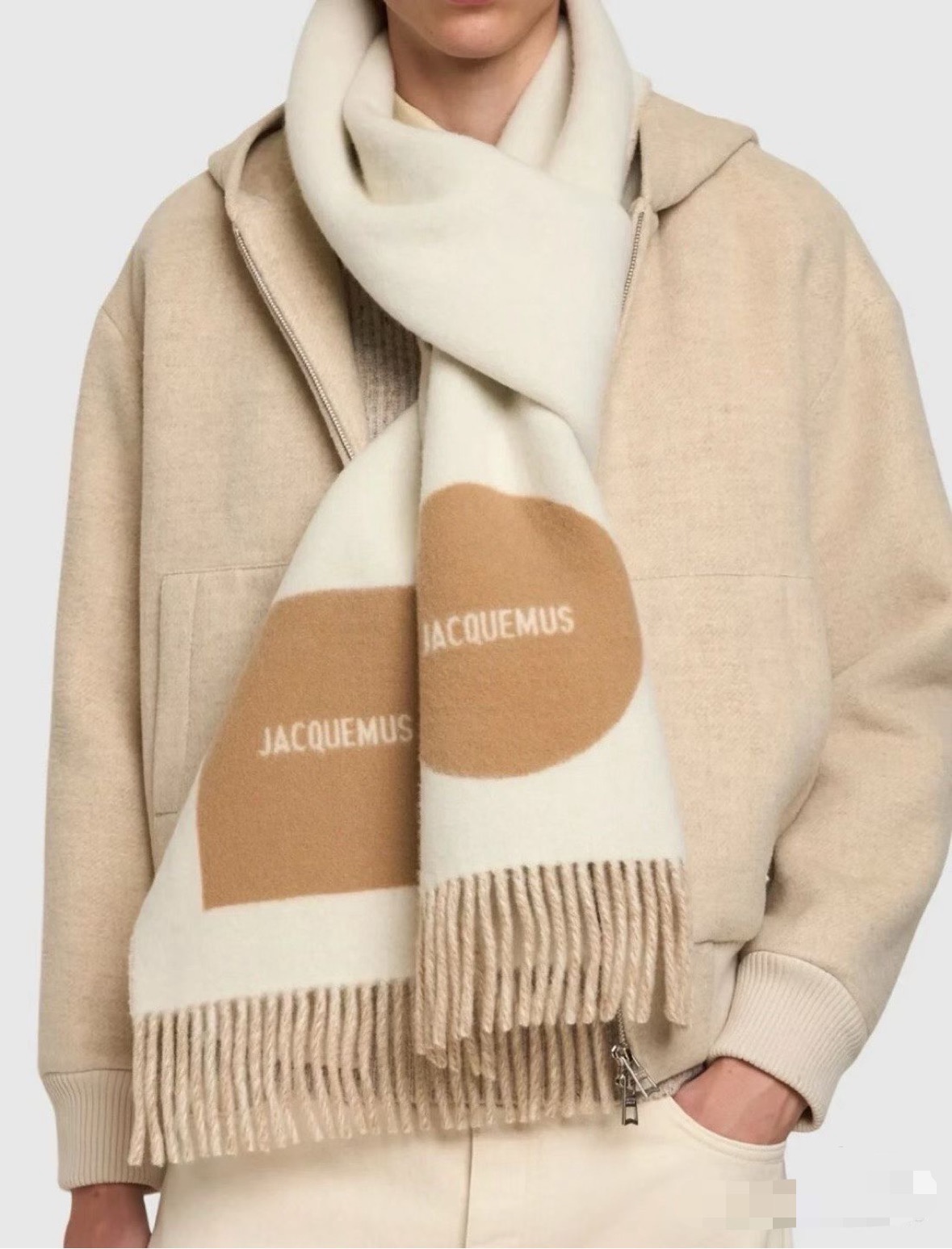 jacquemus 新款千呼万唤始出来！奶茶色和黑灰系实在是太经典的配色了！好看冲就完了～现货秒发！尺寸：180*30c
