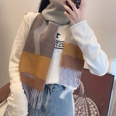 ✨✨爱马仕双面围巾❗好看的要疯掉了,太有型太有魅力了❗❗非常斯文时尚的秋冬单品!真的很喜欢,非常Classical的男款 ✨✨爱马仕双面围巾❗好看的要疯掉了,太有型太有魅力了❗❗非常斯文时尚的秋冬单品!真的很喜欢,非常Classical的男款