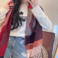 ✨✨爱马仕双面围巾❗好看的要疯掉了,太有型太有魅力了❗❗非常斯文时尚的秋冬单品!真的很喜欢,非常Classical的男款 ✨✨爱马仕双面围巾❗好看的要疯掉了,太有型太有魅力了❗❗非常斯文时尚的秋冬单品!真的很喜欢,非常Classical的男款