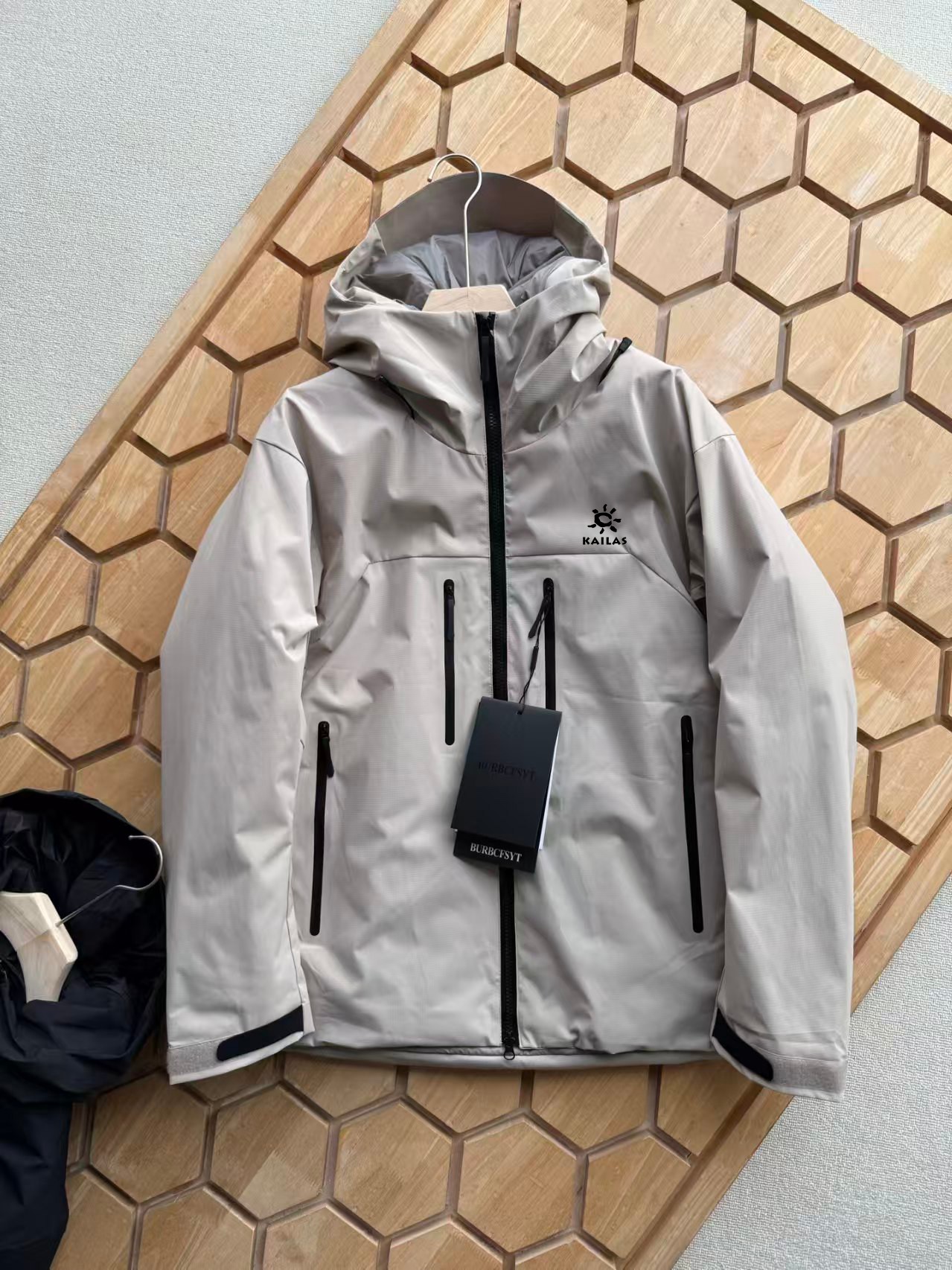 _dlB9si8L1cXaywPoiyIoiUnFIg0zeq1EoBtGt9Q