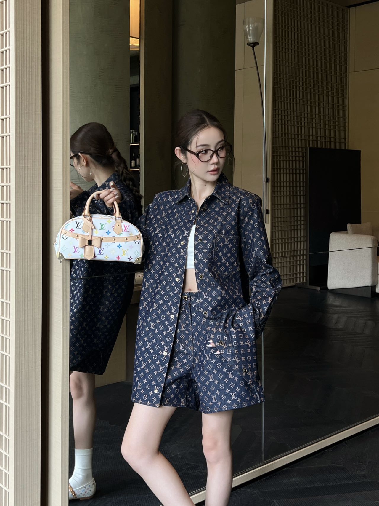 NO:793319,The set of upper body pictures includes,,19860909上身图 一套有,,,Women's clothing