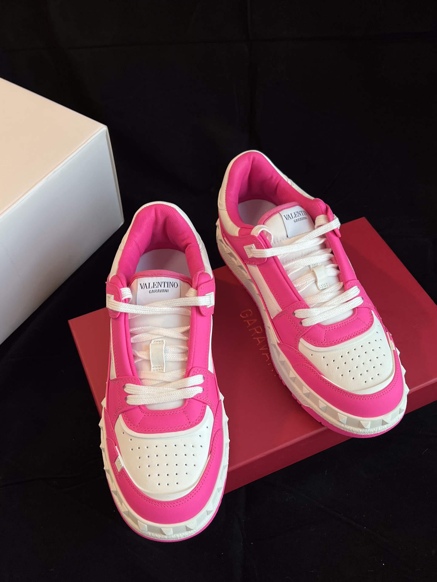 Valentino Sneakers Calfskin Pink Low-Top Lace-Up Studded