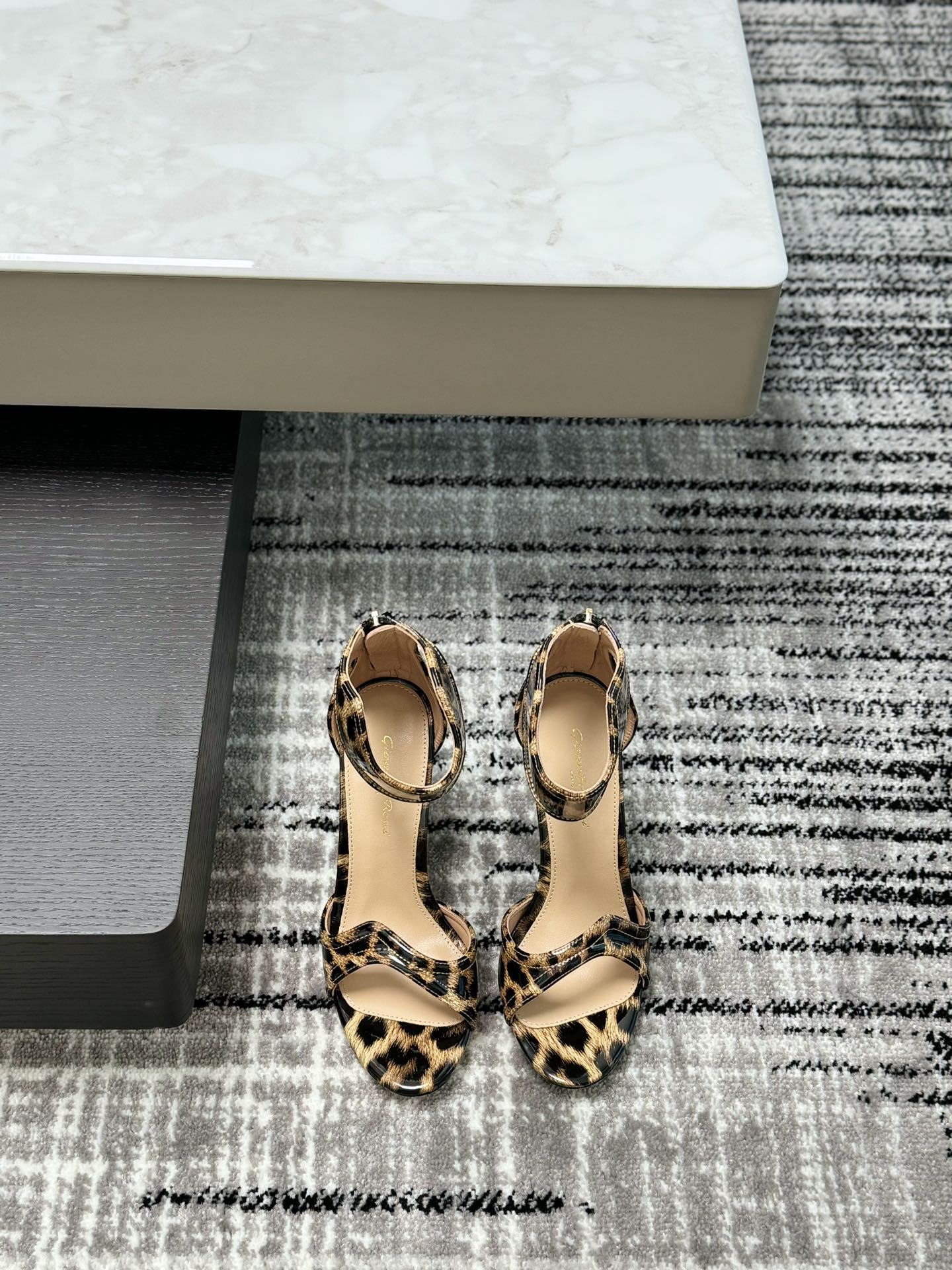 Gianvito Rossi Eiko Stiletto 小高跟 拖鞋 凉鞋 羊京+网纱+捷克钻 10.5cm/8cm