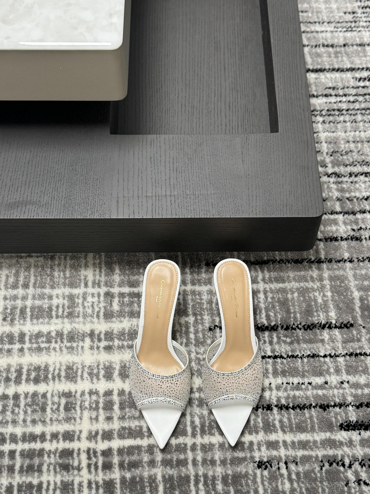Gianvito Rossi Eiko Stiletto 낮은 굽 슬리퍼 샌들 양가죽+메쉬+체코 크리스탈 10.5cm/8cm