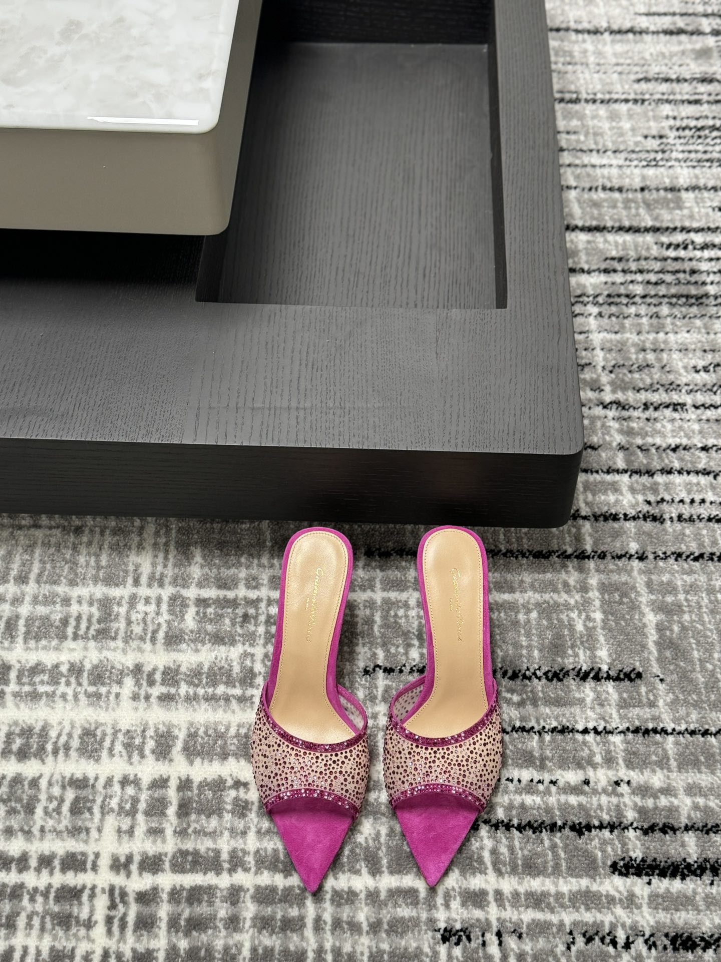 Gianvito Rossi Eiko Stiletto 낮은 굽 슬리퍼 샌들 양가죽+메쉬+체코 크리스탈 10.5cm/8cm