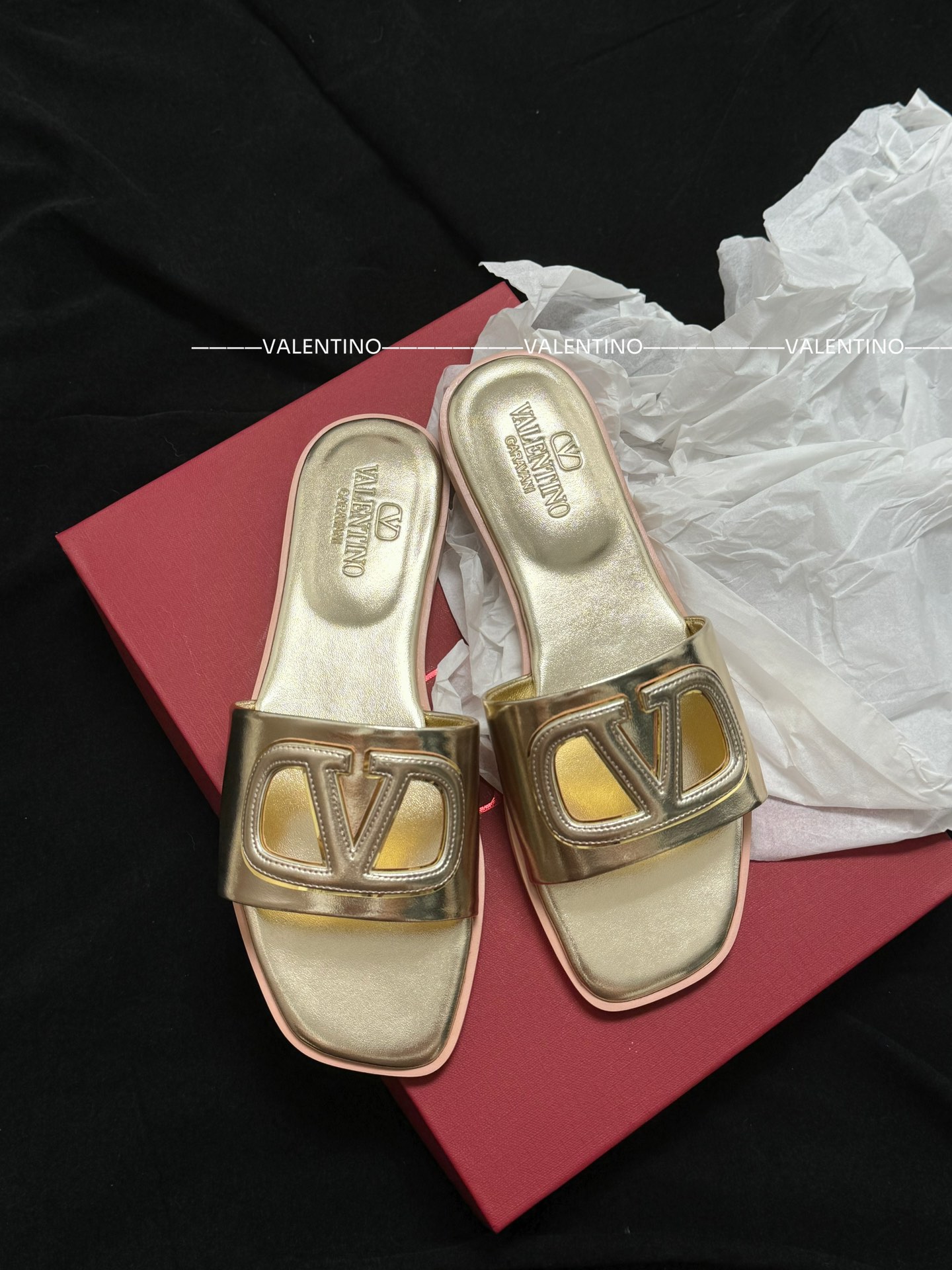 Valentino 平底拖 小牛皮 金屬色 V扣