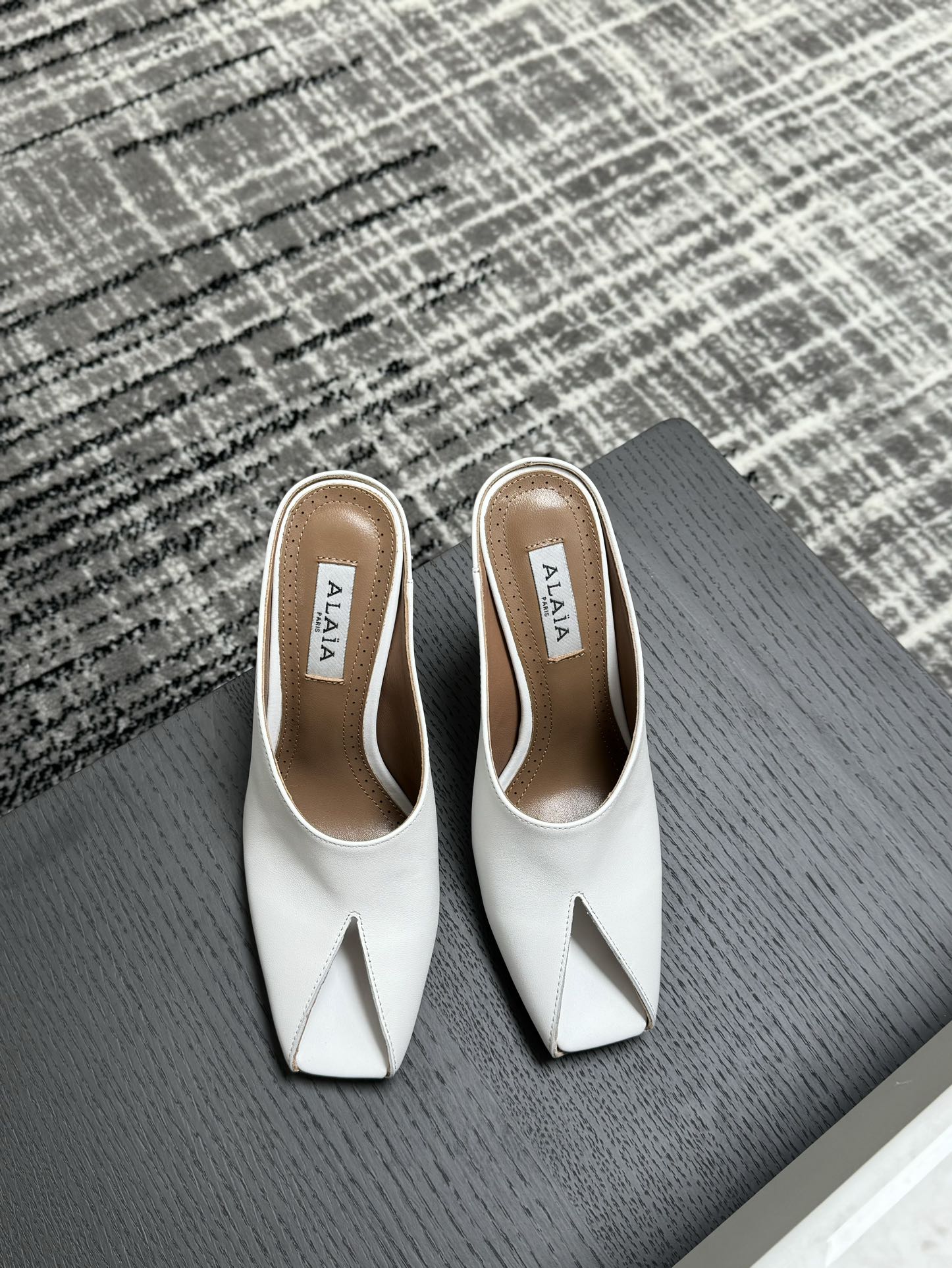 ALAIA Мюли на каблуке женские изысканные и элегантные - топ версия