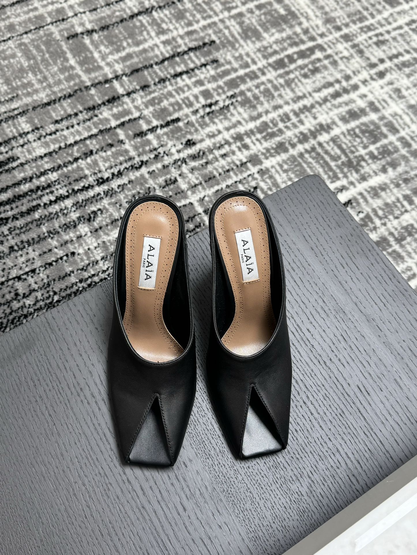 ALAIA Мюли на каблуке женские, изысканные и элегантные — топ-версия