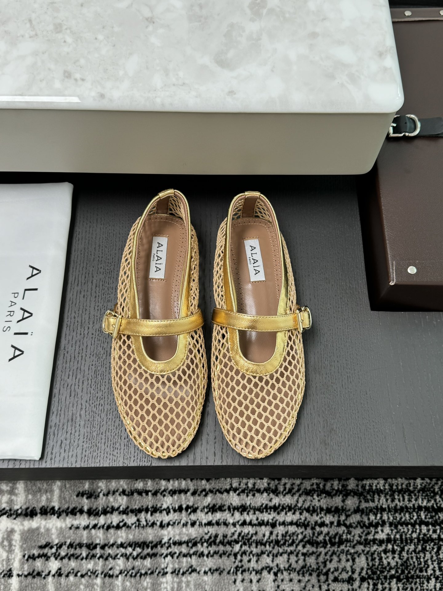 ALAIA сеткавыя балеткі жаночыя салодка-круты балетны стыль-топ версія