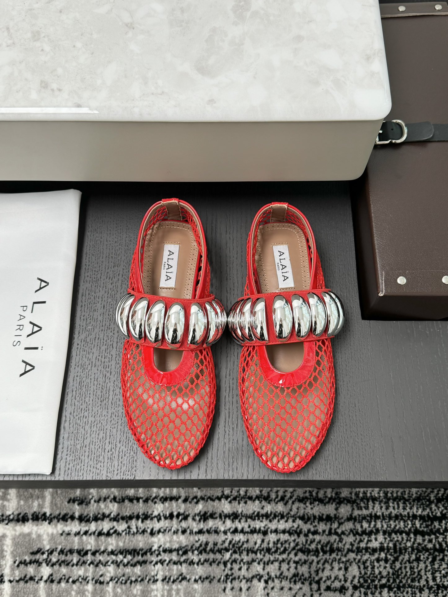 ALAIA 멀티 버클 메쉬 발레 슈즈 여성용 런웨이 스타일 스위트 쿨 발레코어 - 탑 버전