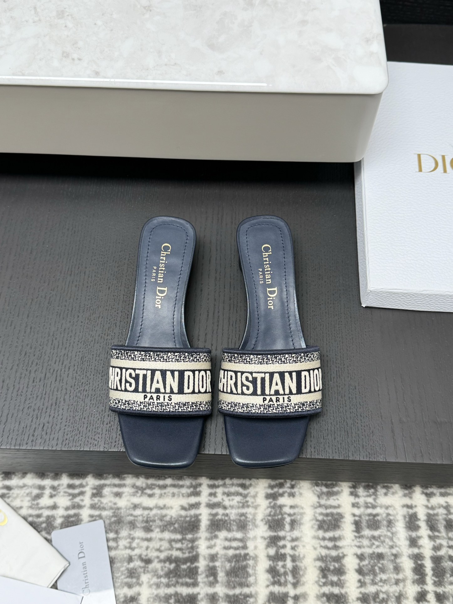 Dior вясенне-летняя курортная калекцыя CD вышыўка тапачкі аўтэнтычная мыццё распрацоўка па арыгінале італьянская скураная падэшва гравіраваная зорка