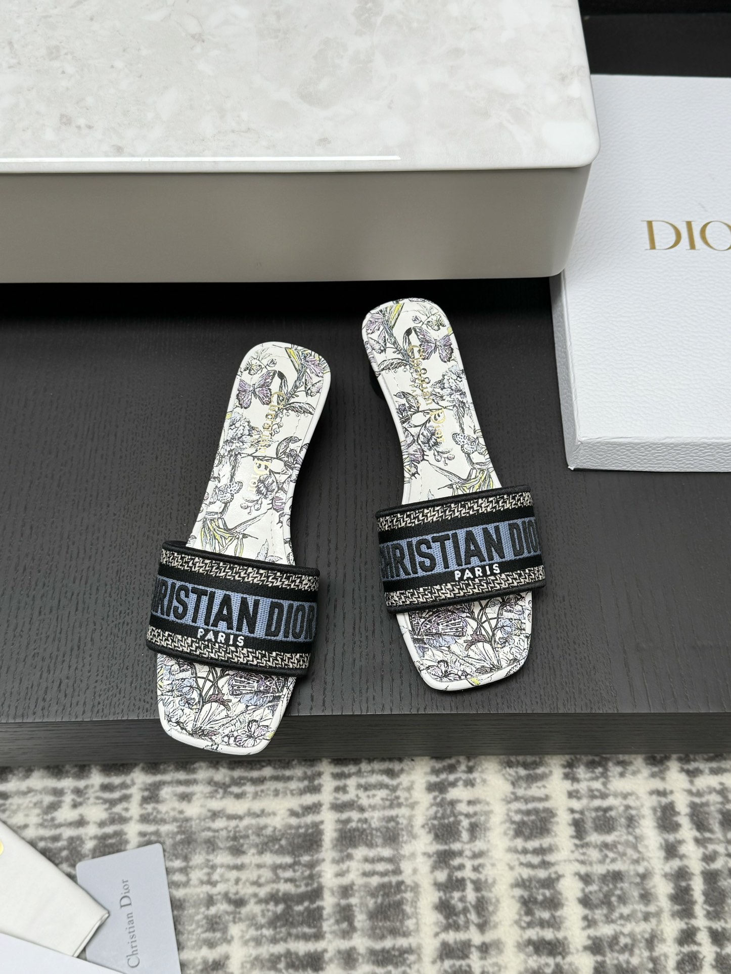 Dior вясна-лета курортная калекцыя CD вышыўка тапачкі аўтэнтычная мыццё распрацоўка па арыгінале італьянская скураная падэшва гравіраваная зорка
