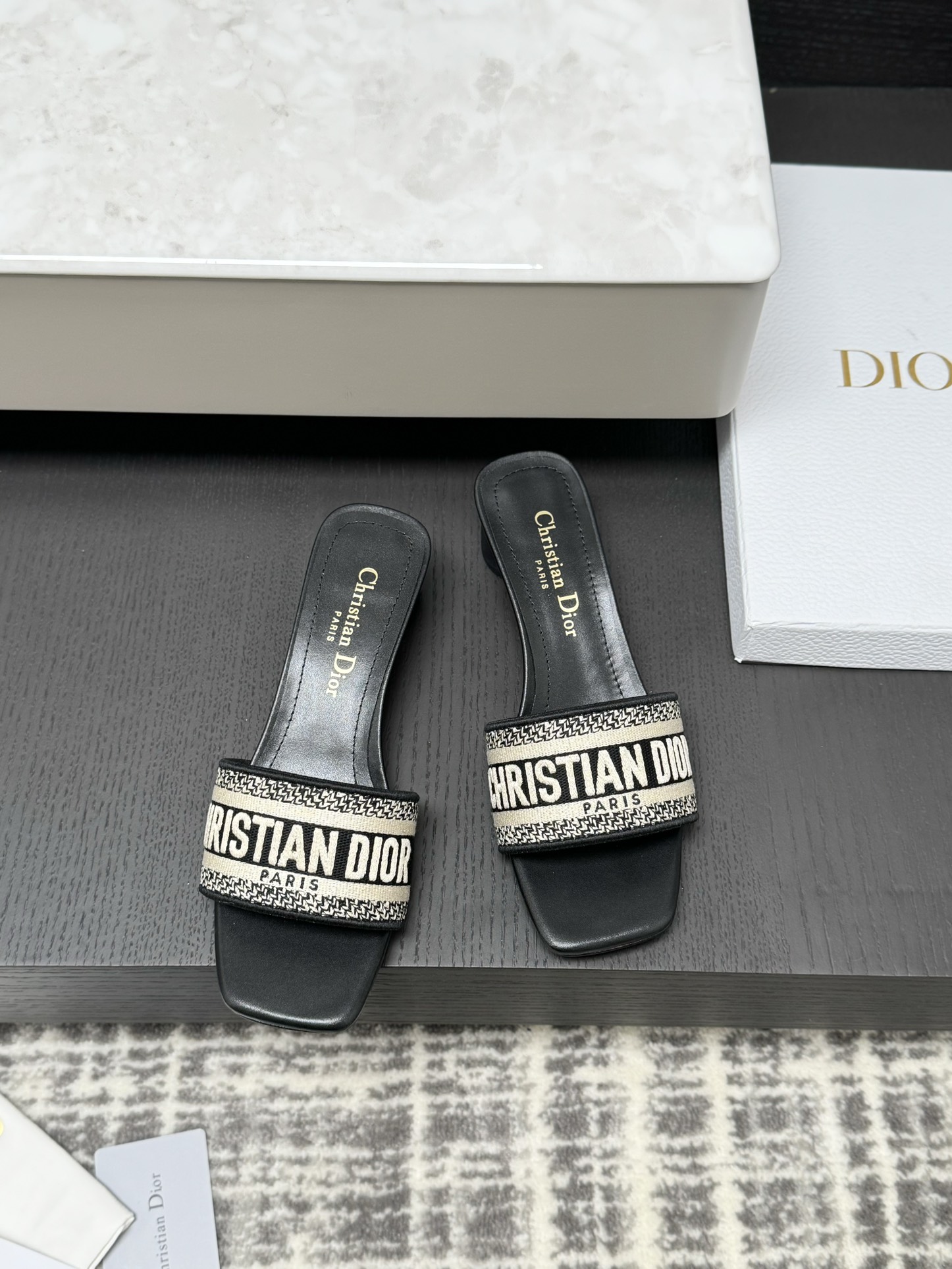 Dior вясна-лета курортная калекцыя CD вышыўка тапкі аўтэнтычная мыццё распрацоўка па арыгінале італьянская скураная падэшва гравіраваная зорка