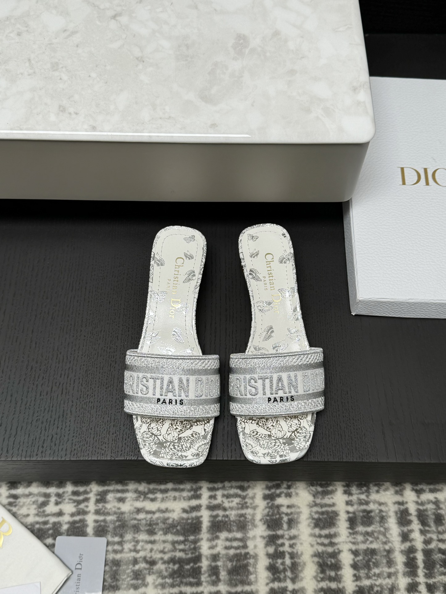 Dior вясна-лета курортная калекцыя CD вышываныя тапкі аўтэнтычная мыццё распрацоўка па арыгінале італьянская скураная падэшва гравіраваная зорка