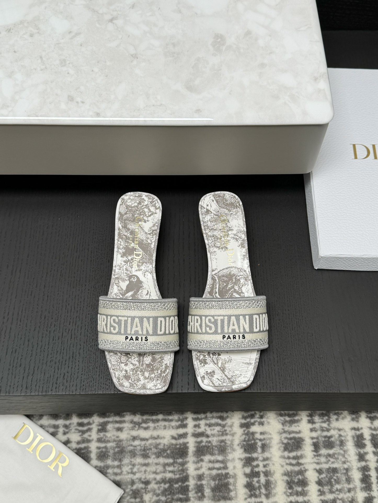 Dior вясна-лета курортная калекцыя CD вышываныя тапкі аўтэнтычныя мытыя арыгінальная распрацоўка італьянская скураная падэшва гравіраваная зорка