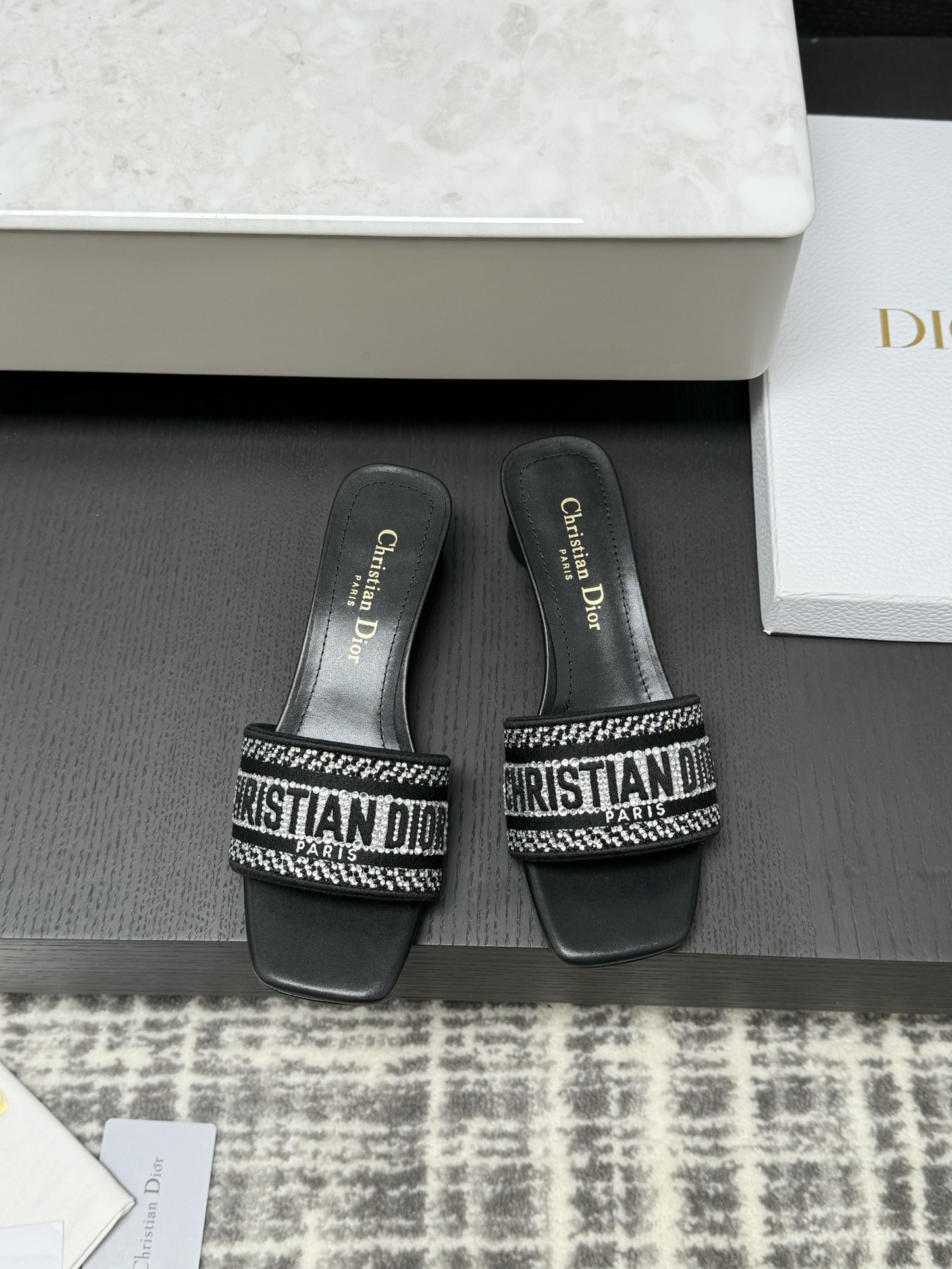 Dior вясенне-летняя курортная калекцыя CD вышыўка тапачкі арыгінал мыццё распрацоўка па арыгінале італьянская скураная падэшва гравіраваная зорка