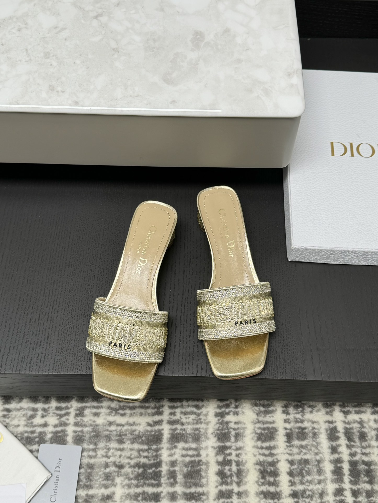 Dior вясна-лета курортная калекцыя CD вышыўка тапкі аўтэнтычная мыццё распрацоўка па арыгінале італьянская скураная падэшва гравіраваная зорка
