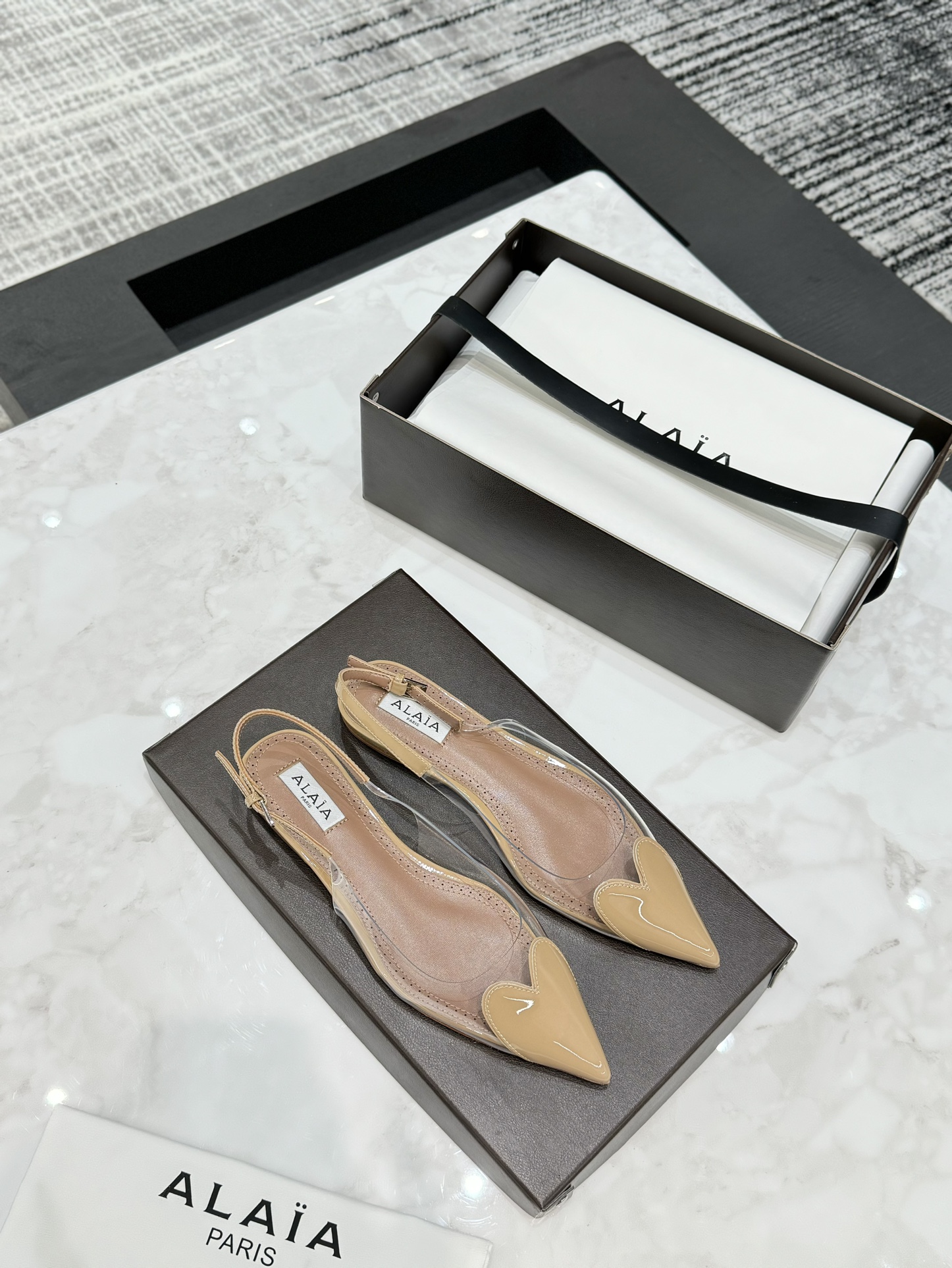 ALAIA achterloze platte schoenen voor dames, elegant en veelzijdig - topversie