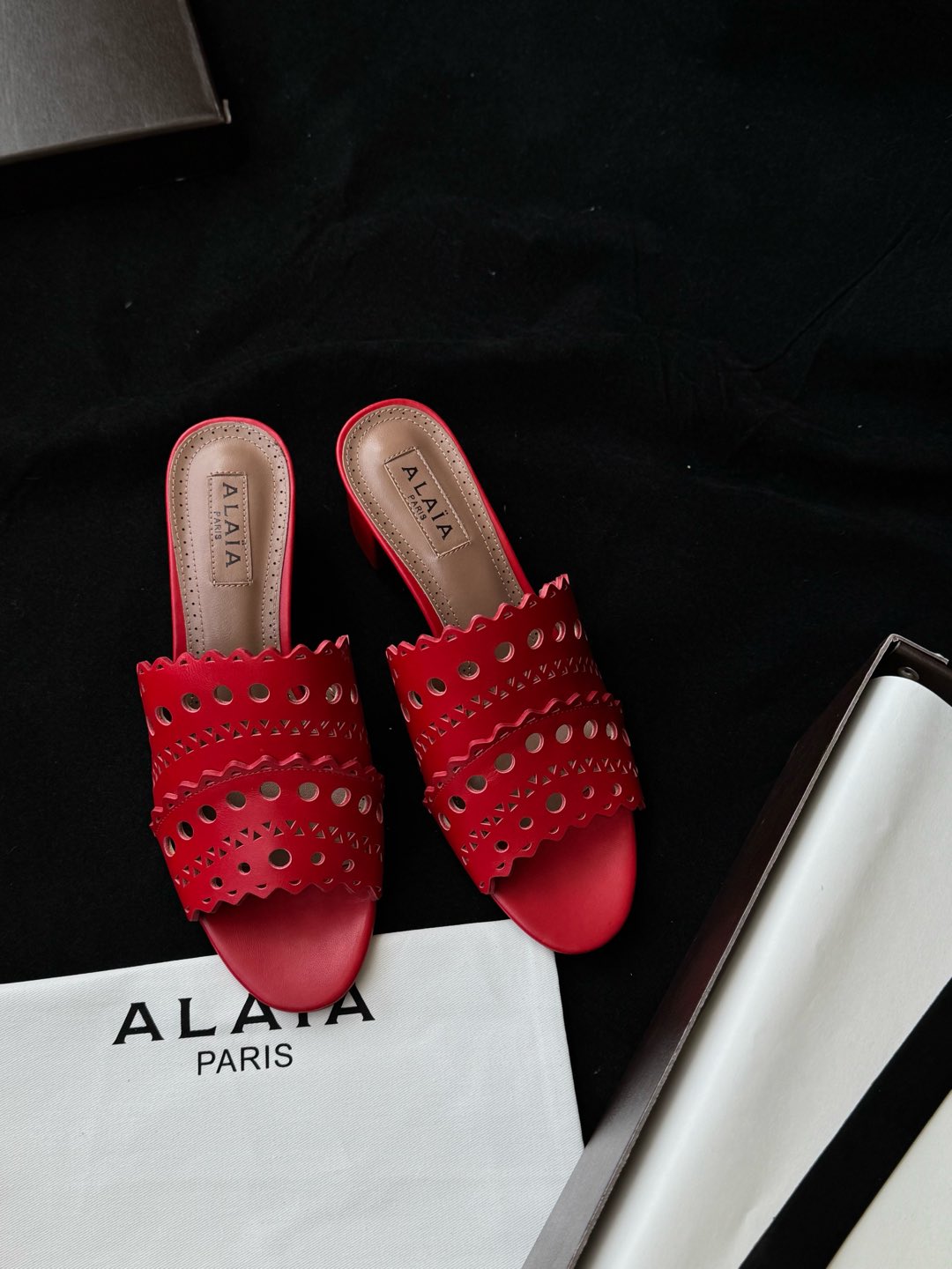 ALAIA Открытые босоножки на устойчивом каблуке для женщин, комфортные и универсальные - премиум версия