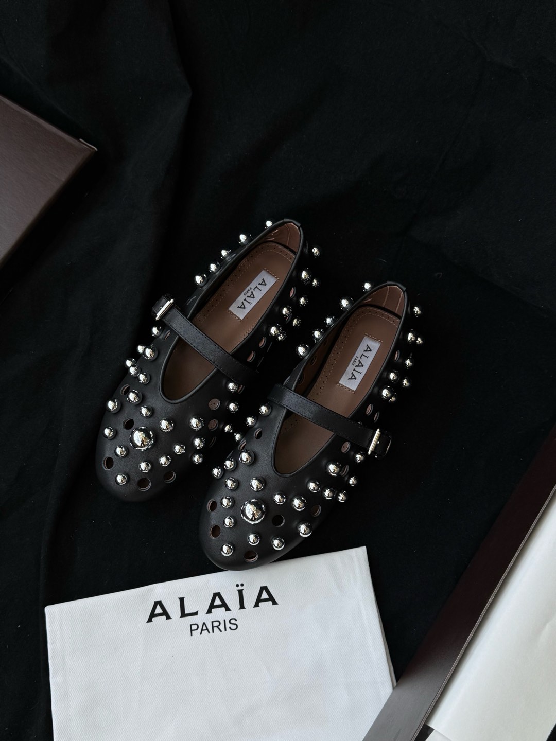 ALAIA メッシュ メタルボール バレエシューズ レディース モダンレトロ-トップバージョン