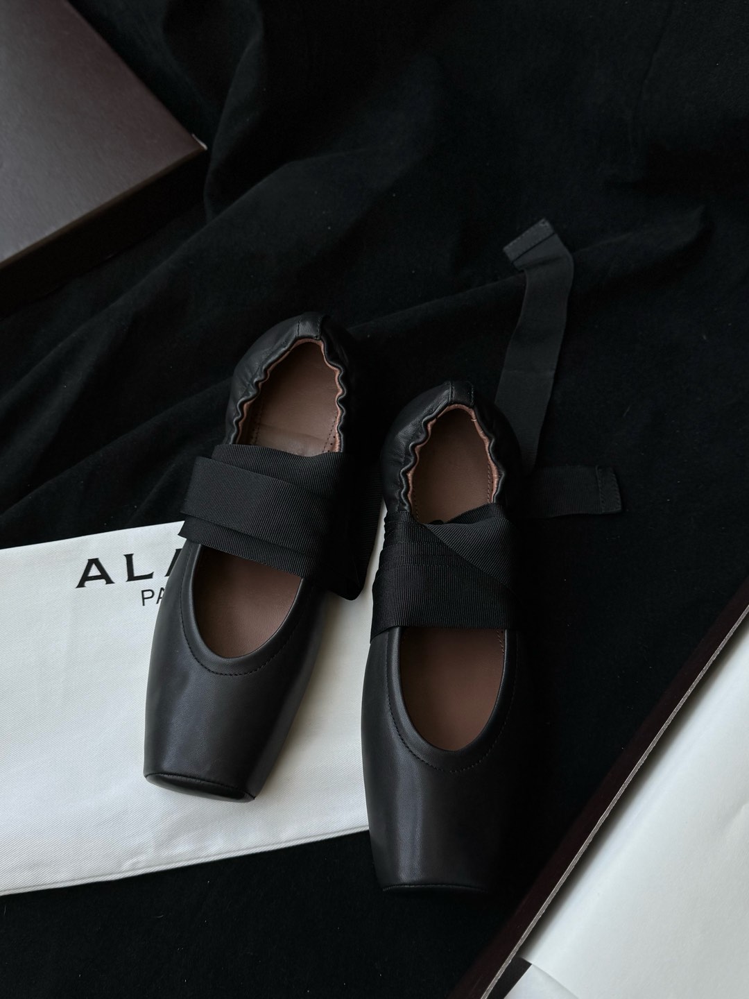 ALAIA 스트랩 발레 플랫 슈즈 여성용 빈티지 스퀘어 토 플랫 단화 - 최상급 버전