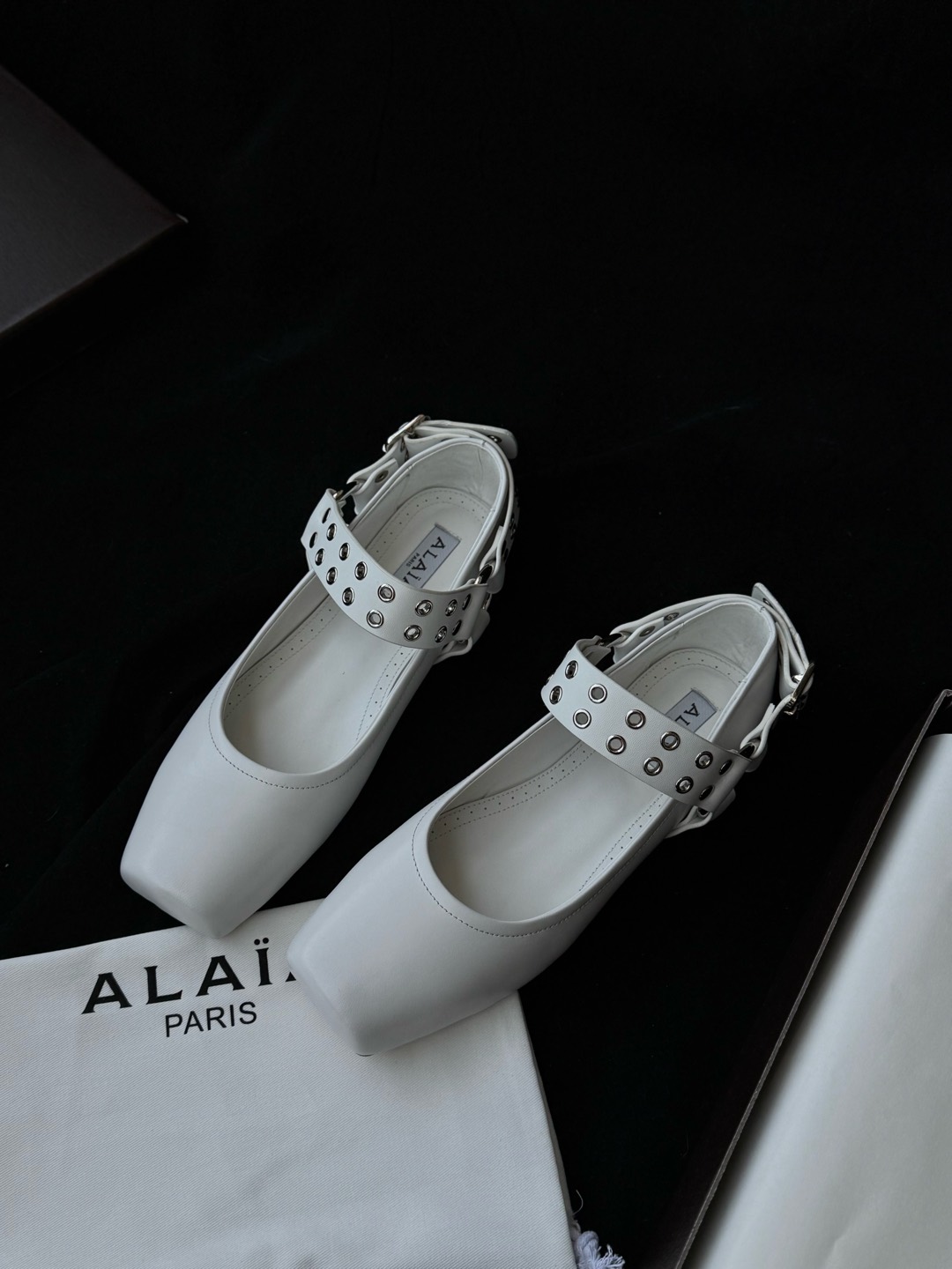 ALAIA Квадратный носок с заклепками балетки женские лаконичные и элегантные - топ версия