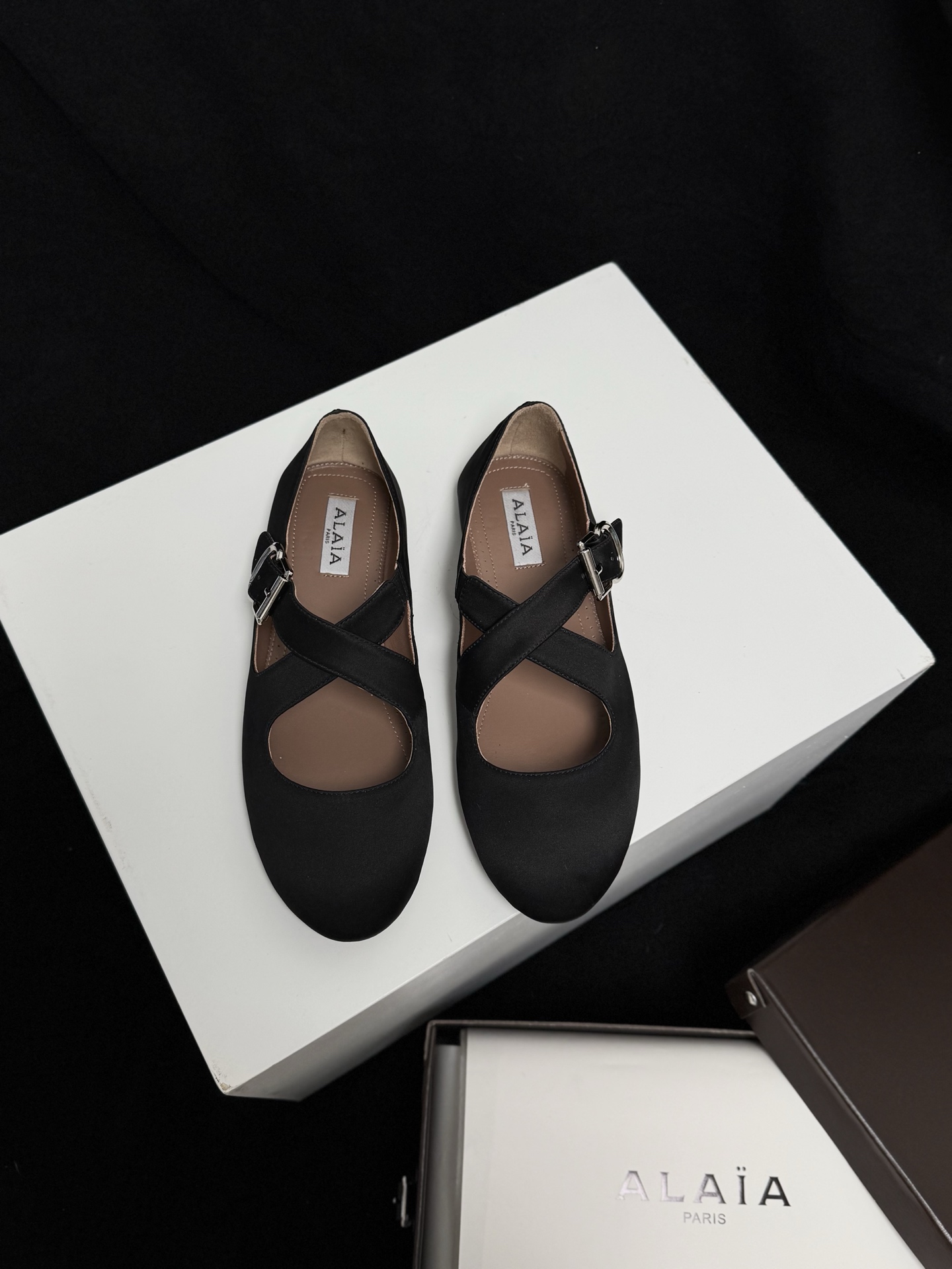 ALAIA Cross-Strap Ballet Flats Women's Minimalist Elegant - Top Version