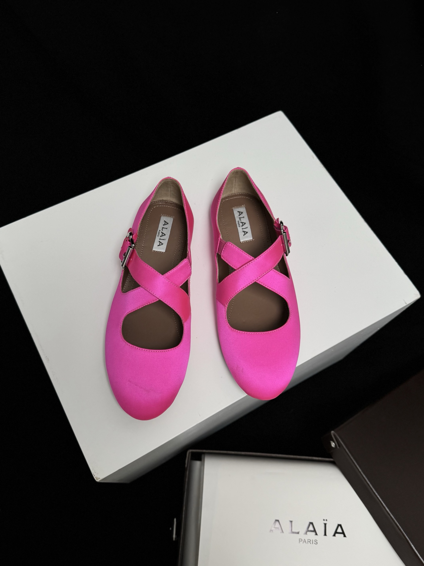 ALAIA Cross-Strap Ballet Flats Women's Minimalist Elegant - Top Version