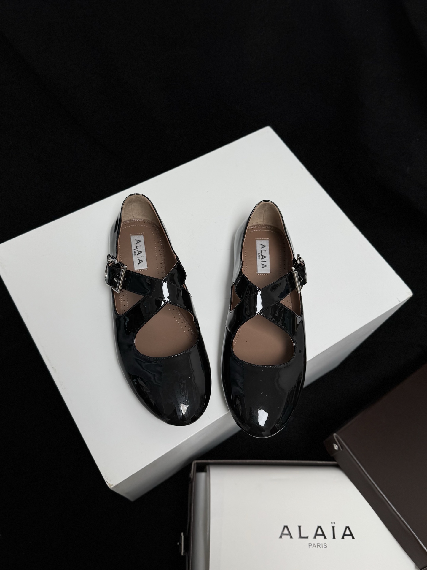ALAIA Cross-Strap Ballet Flats Women's Minimalist Elegant - Top Version