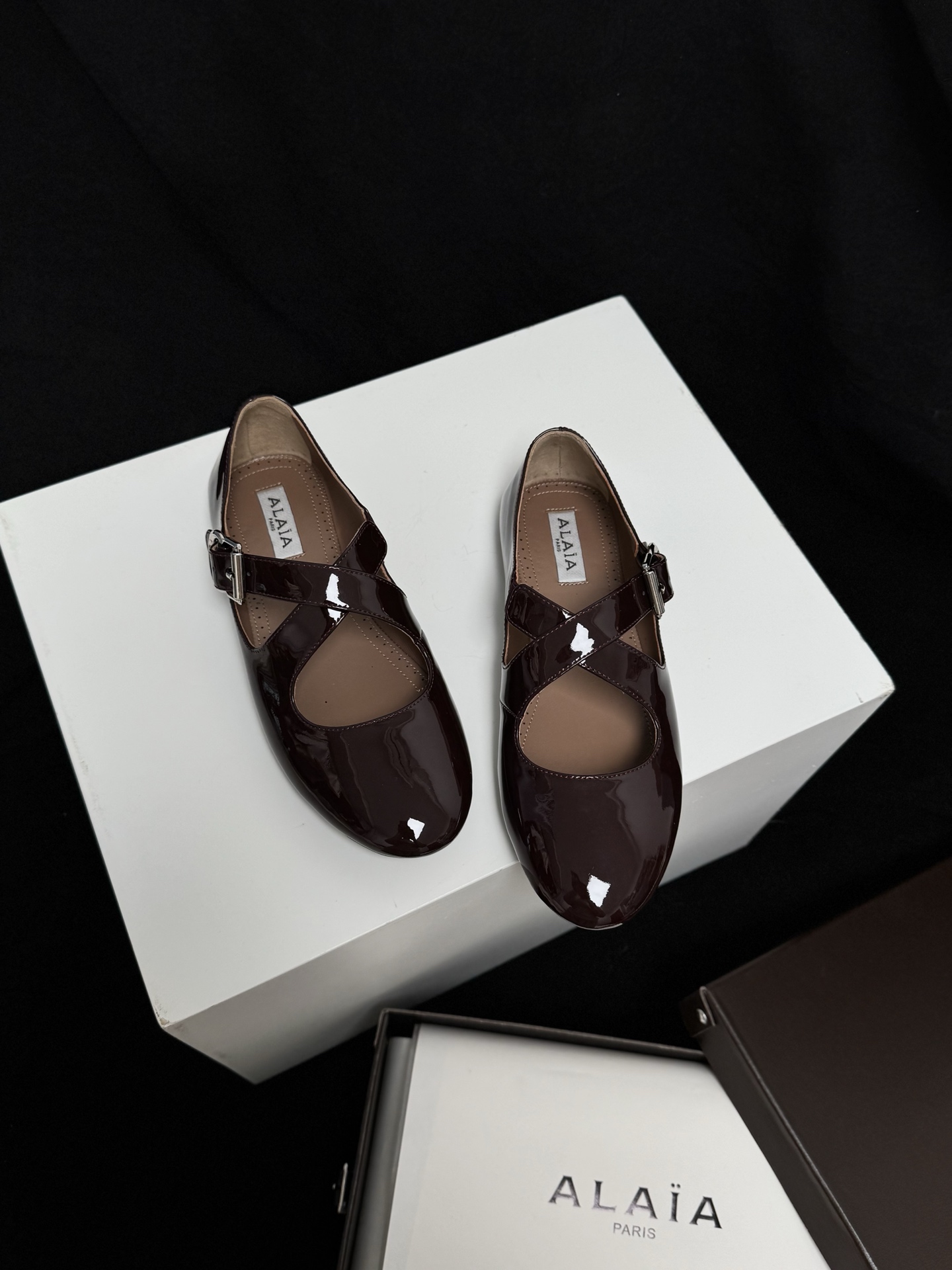 ALAIA Cross-Strap Ballet Flats Women's Minimalist Elegant - Top Version
