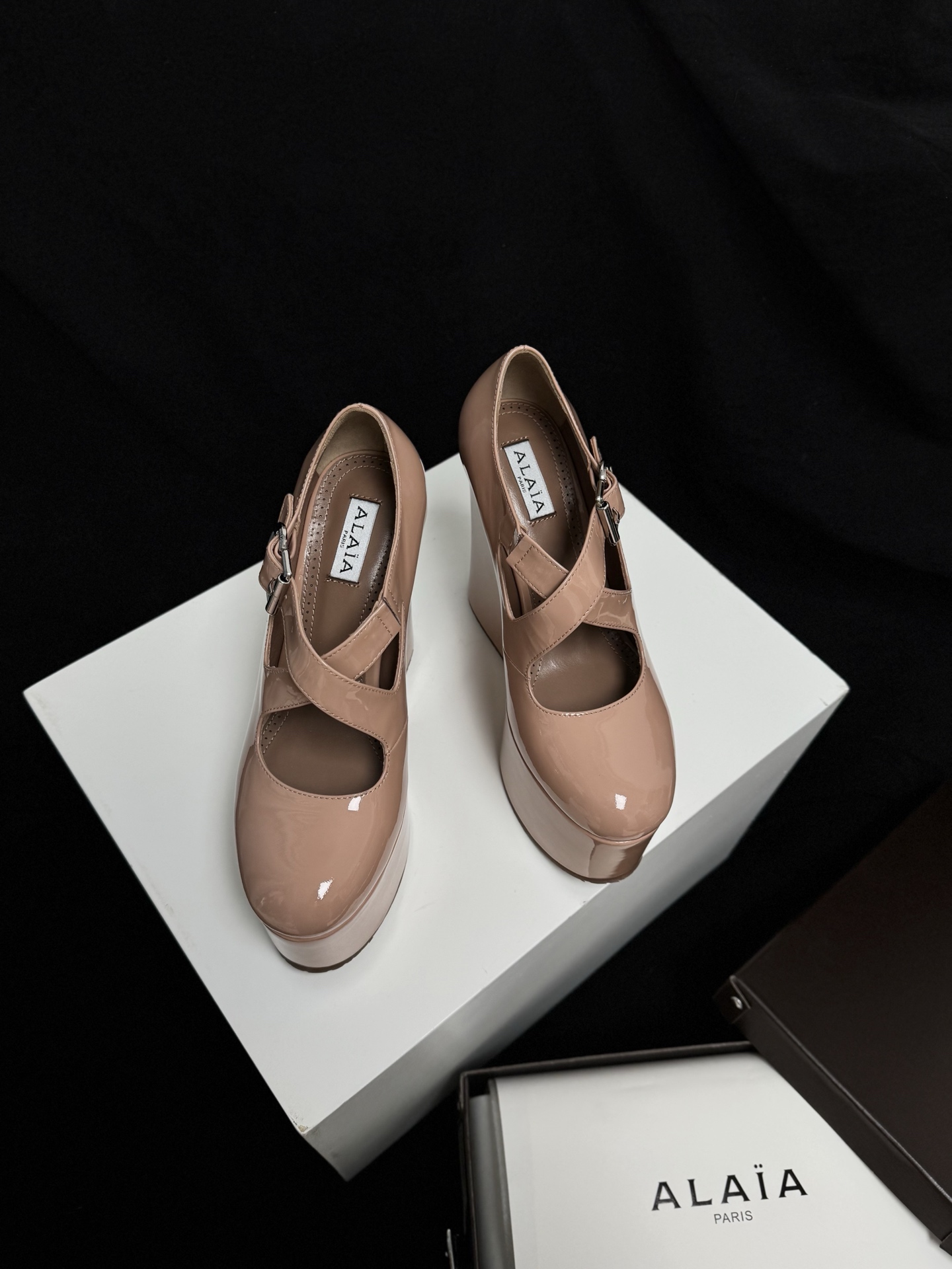 ALAIA クロスストラップ ウェッジヒール レディース シンプルでエレガント-トップバージョン