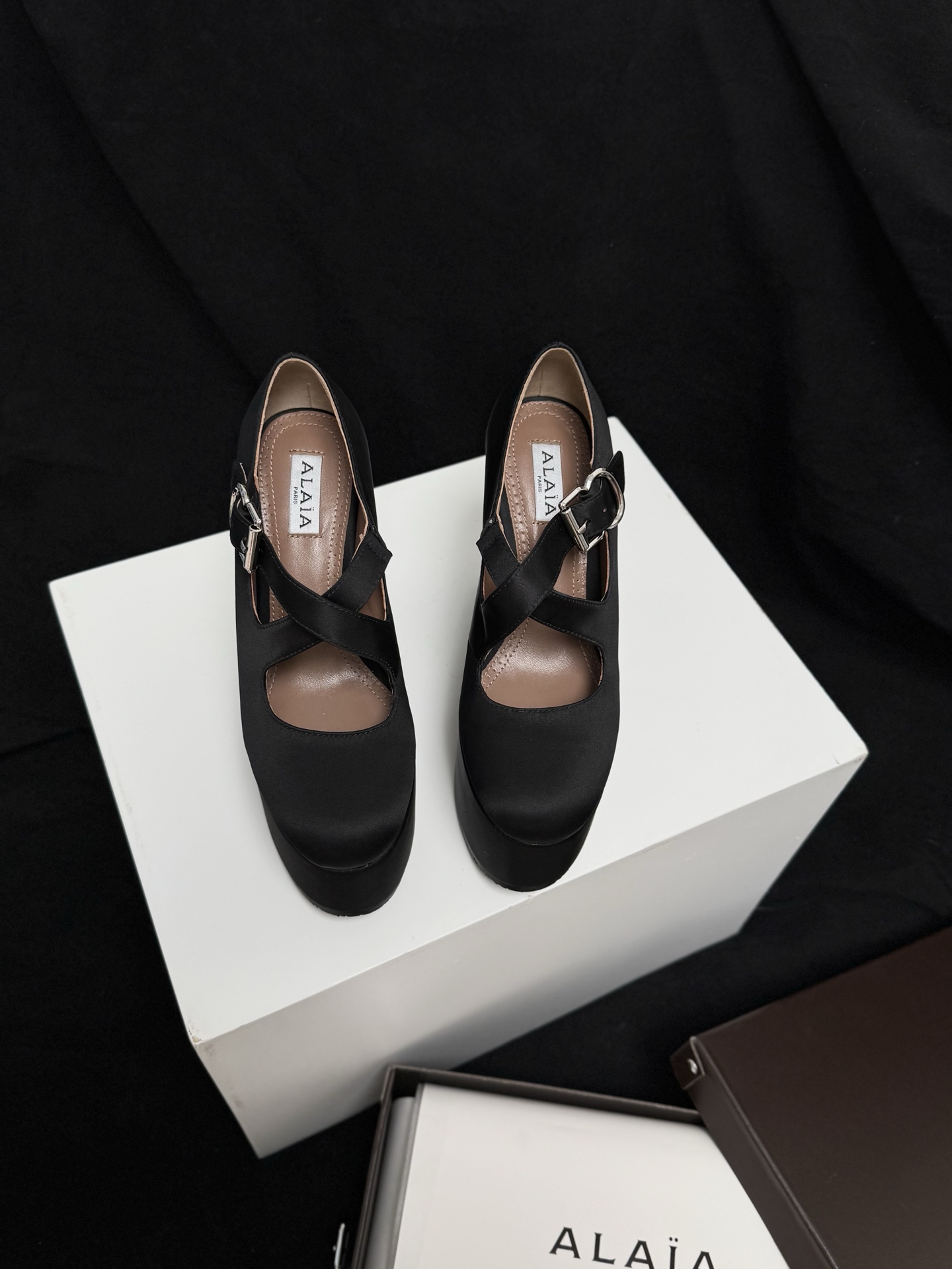 ALAIA クロスストラップ ウェッジヒール レディース シンプルでエレガント-トップバージョン