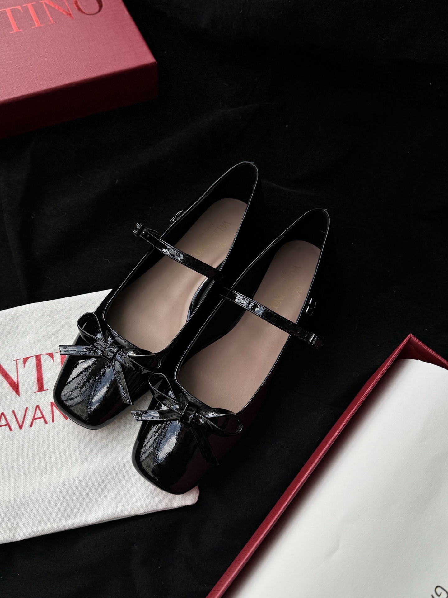 Valentino Mary Jane patent leather flat bow shoes