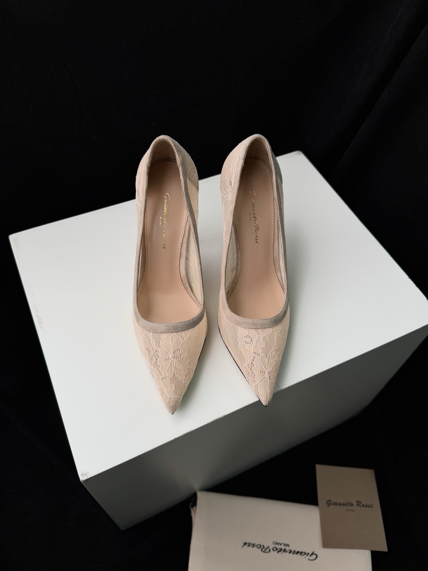 Gianvito Rossi Escarpins à bout pointu, chaussures plates, version améliorée, dentelle et cuir de chèvre, semelle extérieure en cuir véritable italien