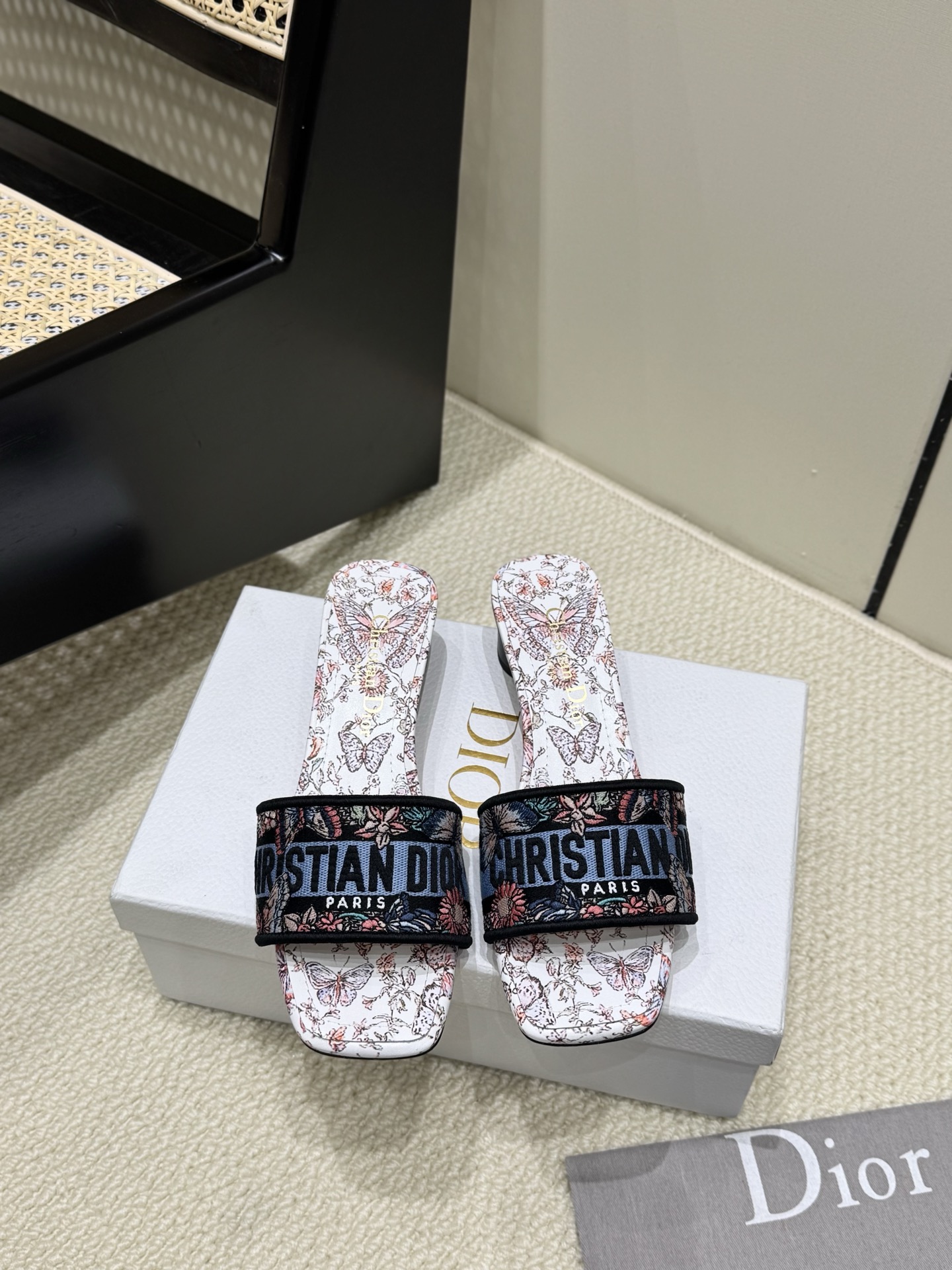 Dior Spring Summer Resort Collection CD Embroidered Slippers Authentic Washed Original Development Italian Genuine Leather Outsole Engraved Star Logo
