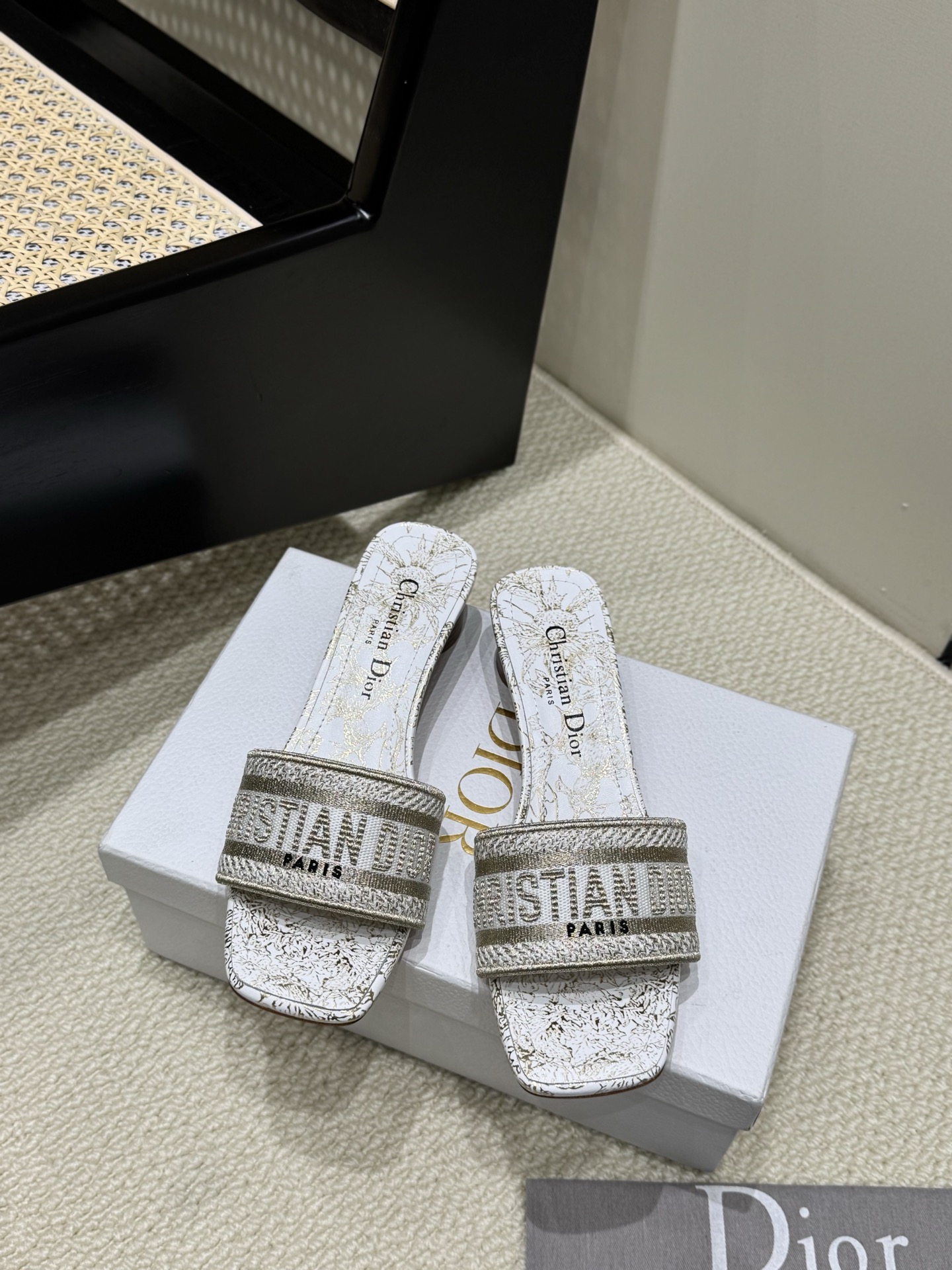 Dior Spring Summer Resort Collection CD Embroidered Slippers Authentic Washed Original Development Italian Genuine Leather Outsole Engraved Star Logo