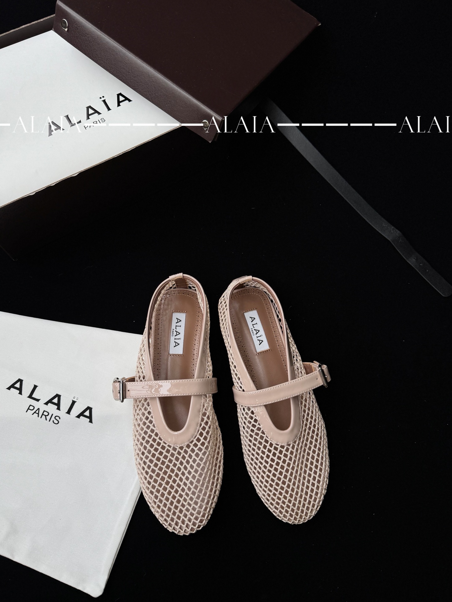 ALAIA 메쉬 페이턴트 가죽 발레 슈즈 여성용 스위트 쿨 발레 스타일 - 최상위 버전