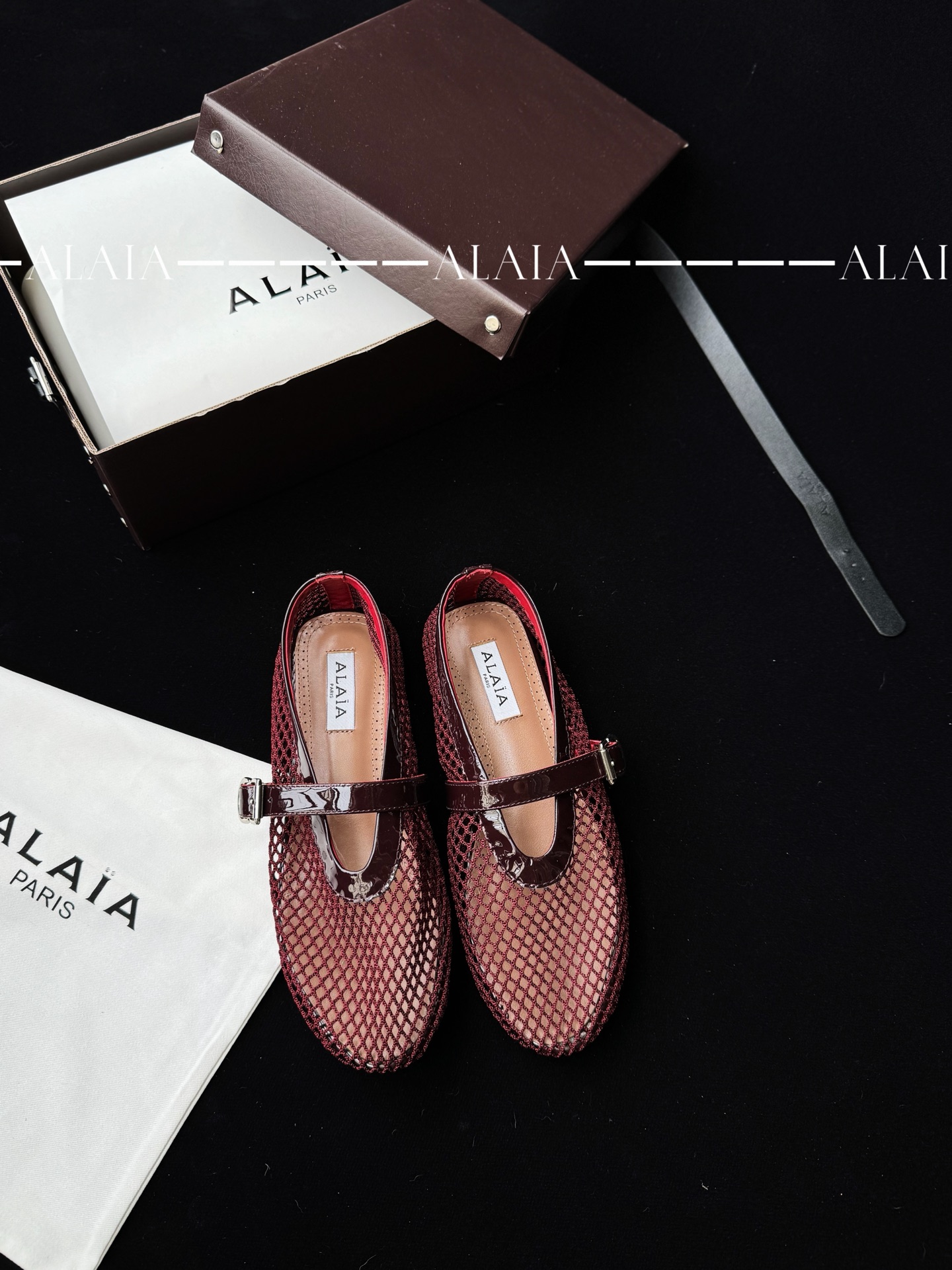 ALAIA 메쉬 페이턴트 가죽 발레 슈즈 여성용 스위트 쿨 발레 스타일 - 최상위 버전