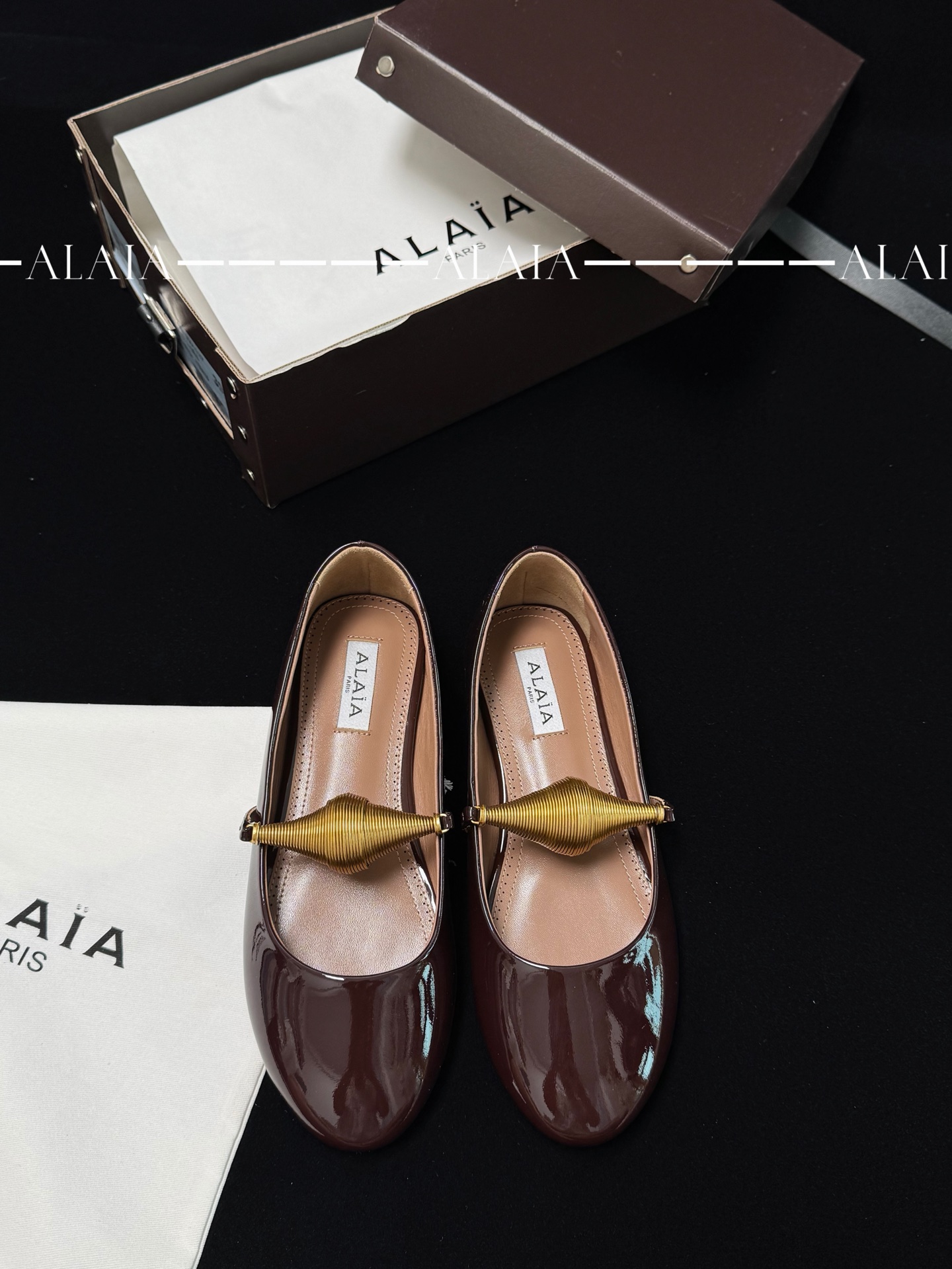 ALAIA 金属扣芭蕾舞鞋 女款 简约大气-顶级版本