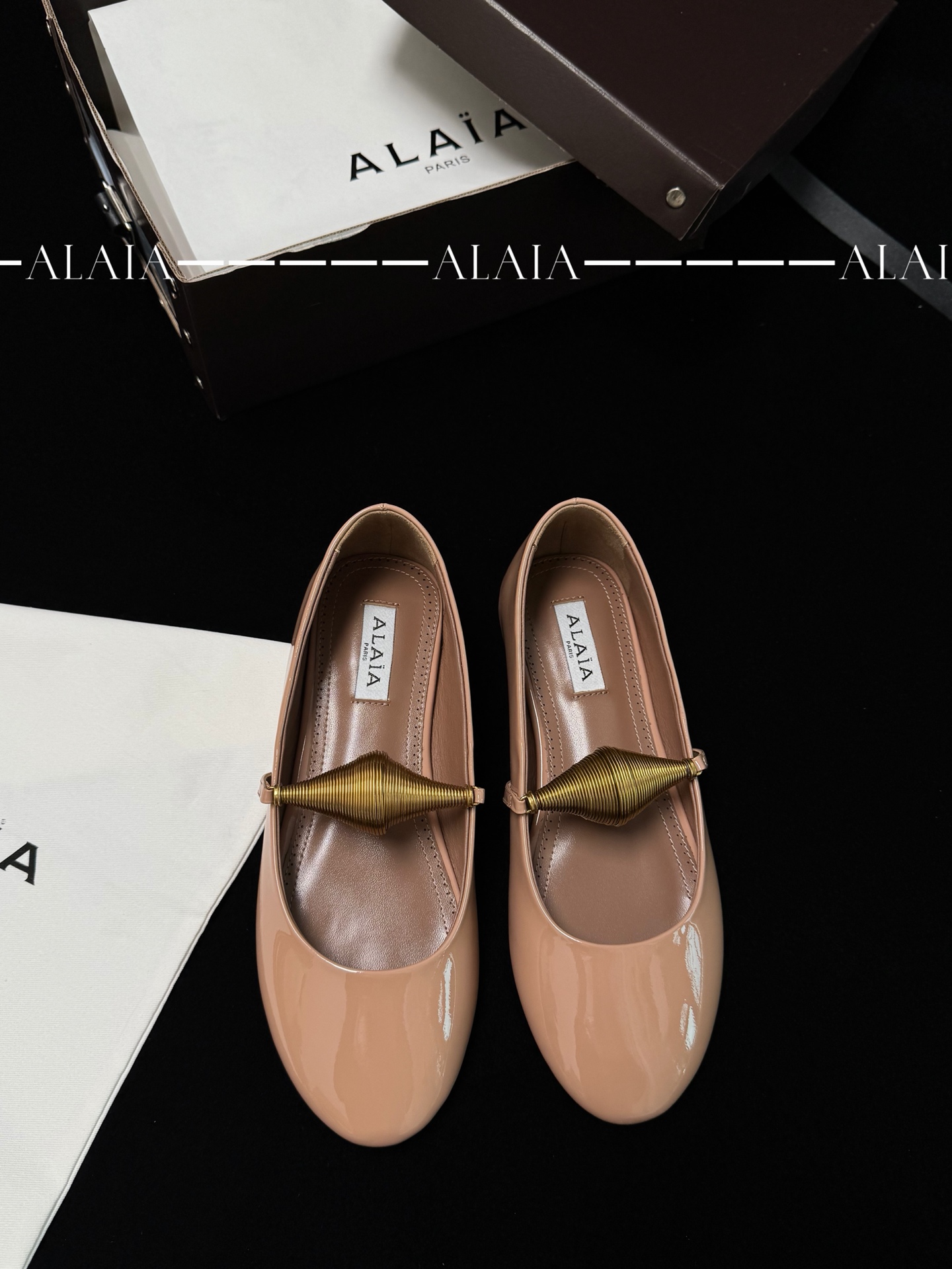 ALAIA 金属扣芭蕾舞鞋 女款 简约大气-顶级版本